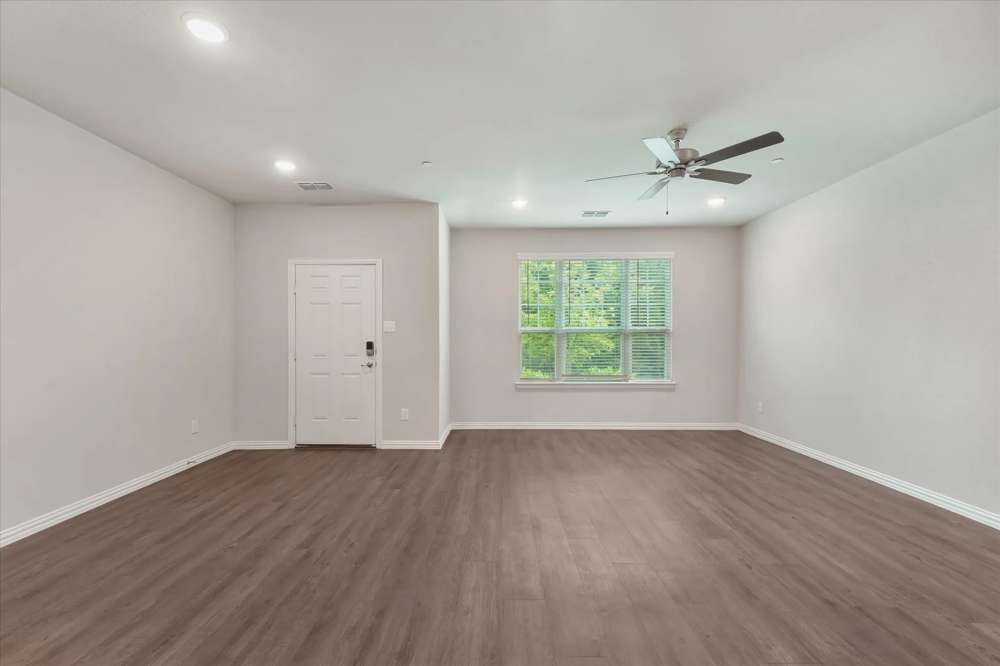 Townhouse For Rent in Denton County , 1274 Alamo Drive, Lewisville, Texas 75077, 3 Bedroom, 3 Bathroom, 2 Garage spaces, 1,804 Sqft, built in 2022, mls#21320411, Real Estate Agent in Lewisville, Homes For Rent in Denton county, Homes For Rent in Lewisville, Realtor in Lewisville Texas, Real Estate Brokerage Independent Realty Texas, Luminita Cordes Realtor