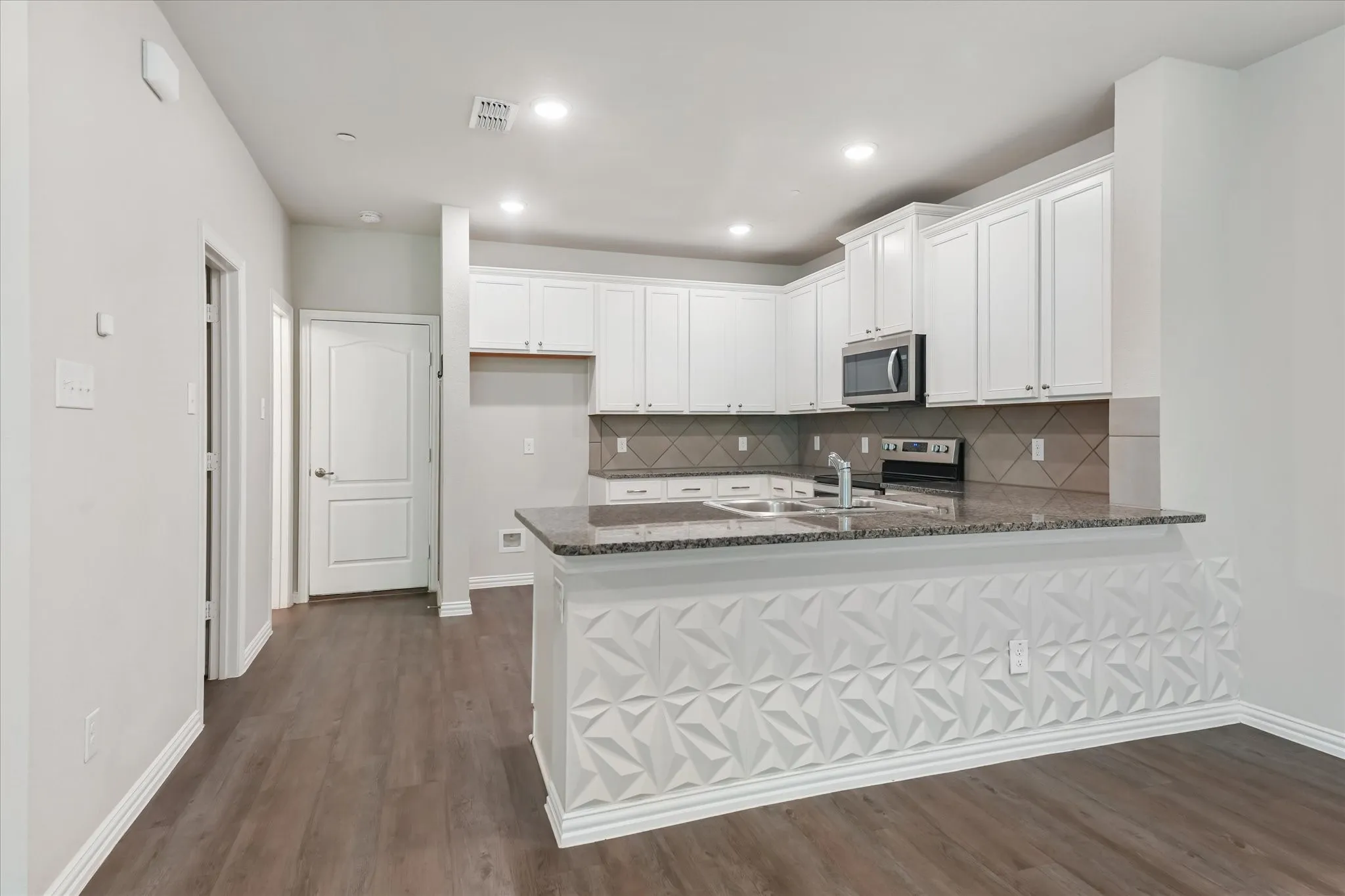 Townhouse For Rent in Denton County , 1274 Alamo Drive, Lewisville, Texas 75077, 3 Bedroom, 3 Bathroom, 2 Garage spaces, 1,804 Sqft, built in 2022, mls#21320411, Real Estate Agent in Lewisville, Homes For Rent in Denton county, Homes For Rent in Lewisville, Realtor in Lewisville Texas, Real Estate Brokerage Independent Realty Texas, Luminita Cordes Realtor