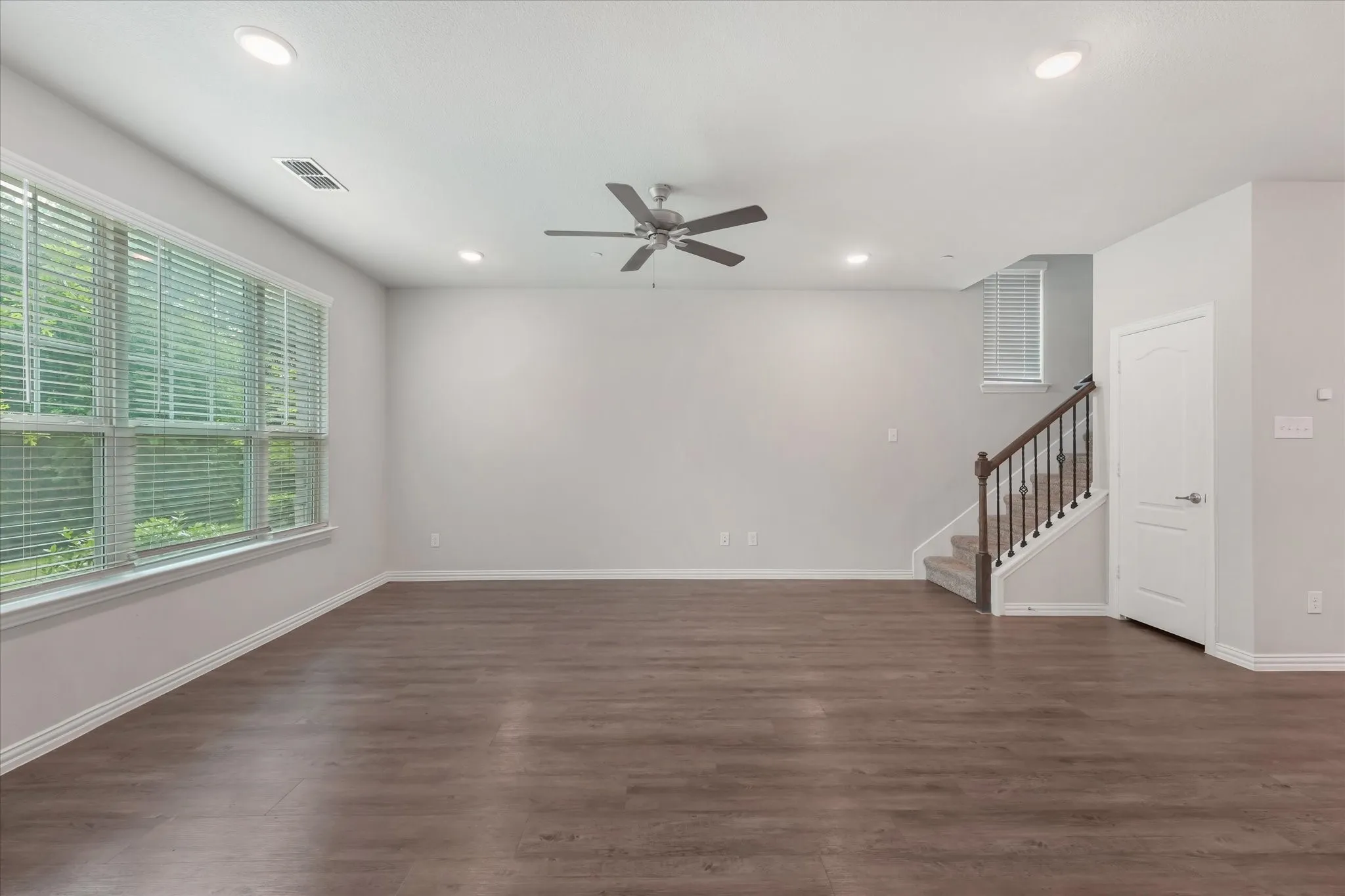 Townhouse For Rent in Denton County , 1274 Alamo Drive, Lewisville, Texas 75077, 3 Bedroom, 3 Bathroom, 2 Garage spaces, 1,804 Sqft, built in 2022, mls#21320411, Real Estate Agent in Lewisville, Homes For Rent in Denton county, Homes For Rent in Lewisville, Realtor in Lewisville Texas, Real Estate Brokerage Independent Realty Texas, Luminita Cordes Realtor
