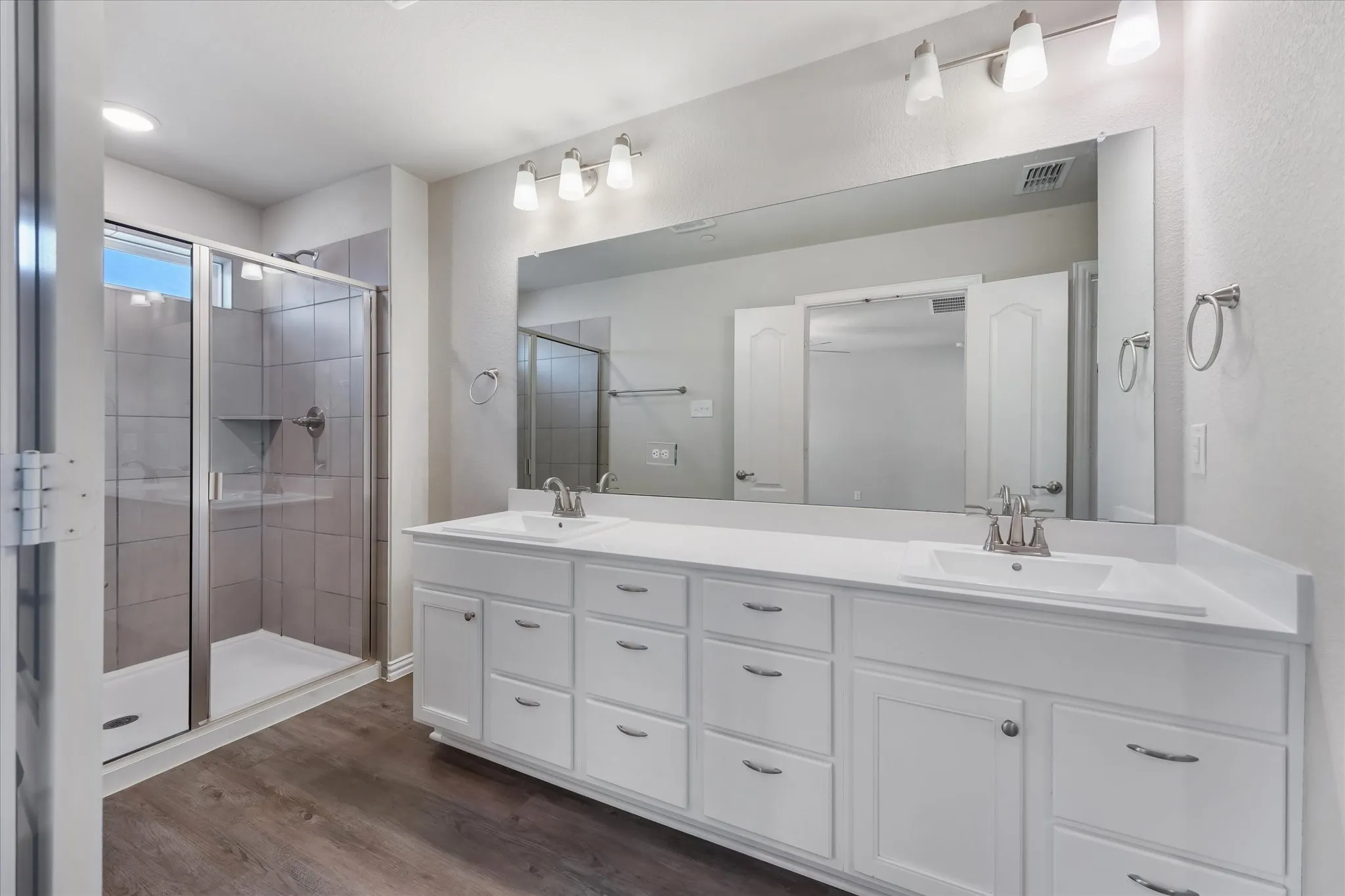 Townhouse For Rent in Denton County , 1274 Alamo Drive, Lewisville, Texas 75077, 3 Bedroom, 3 Bathroom, 2 Garage spaces, 1,804 Sqft, built in 2022, mls#21320411, Real Estate Agent in Lewisville, Homes For Rent in Denton county, Homes For Rent in Lewisville, Realtor in Lewisville Texas, Real Estate Brokerage Independent Realty Texas, Luminita Cordes Realtor