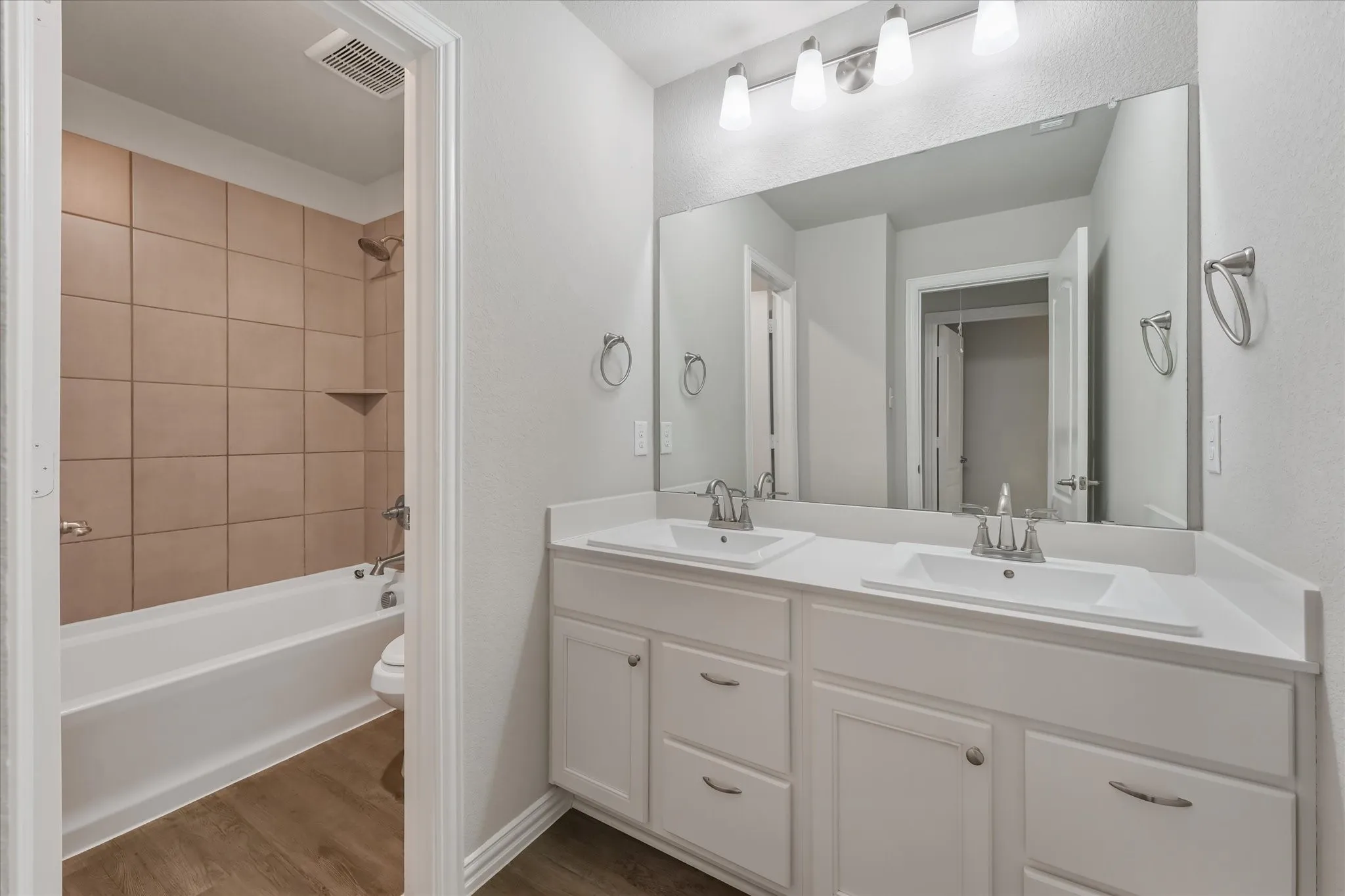 Townhouse For Rent in Denton County , 1274 Alamo Drive, Lewisville, Texas 75077, 3 Bedroom, 3 Bathroom, 2 Garage spaces, 1,804 Sqft, built in 2022, mls#21320411, Real Estate Agent in Lewisville, Homes For Rent in Denton county, Homes For Rent in Lewisville, Realtor in Lewisville Texas, Real Estate Brokerage Independent Realty Texas, Luminita Cordes Realtor