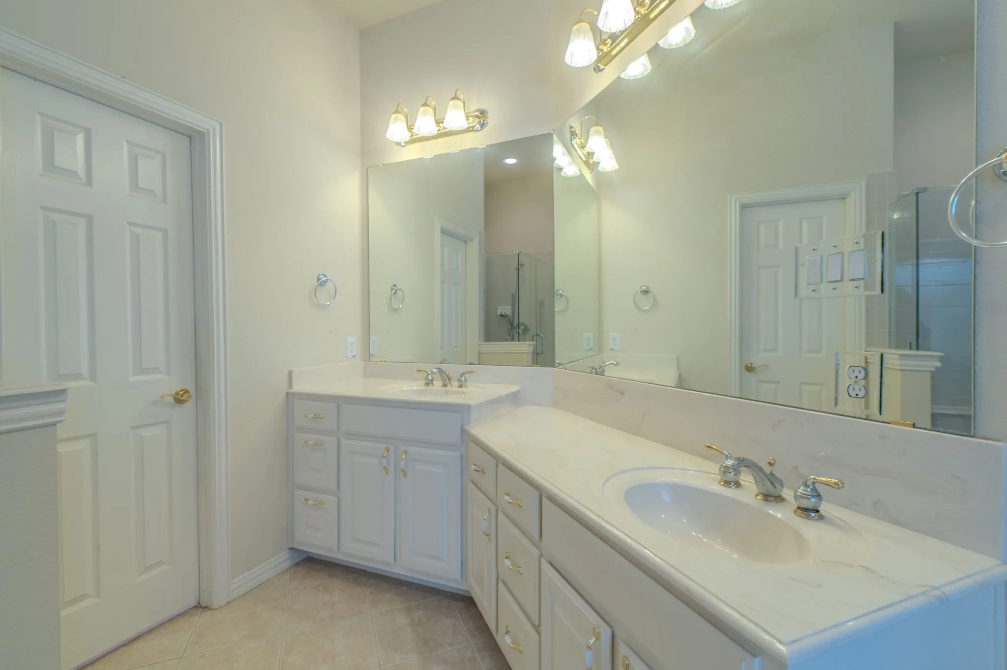 Single Family Residence For Sale in Tarrant County , 904 Ascension Drive, Hurst, Texas 76053, 4 Bedroom, 4 Bathroom, 2 Garage spaces, 3,243 Sqft, built in 2002, mls#21320546, Real Estate Agent in Hurst, Homes For Sale in Tarrant county, Homes For Sale in Hurst, Realtor in Hurst Texas, Real Estate Brokerage Independent Realty Texas, Luminita Cordes Realtor