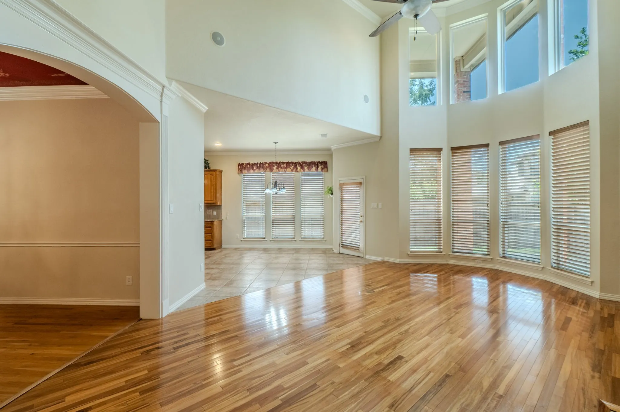 Single Family Residence For Sale in Tarrant County , 904 Ascension Drive, Hurst, Texas 76053, 4 Bedroom, 4 Bathroom, 2 Garage spaces, 3,243 Sqft, built in 2002, mls#21320546, Real Estate Agent in Hurst, Homes For Sale in Tarrant county, Homes For Sale in Hurst, Realtor in Hurst Texas, Real Estate Brokerage Independent Realty Texas, Luminita Cordes Realtor