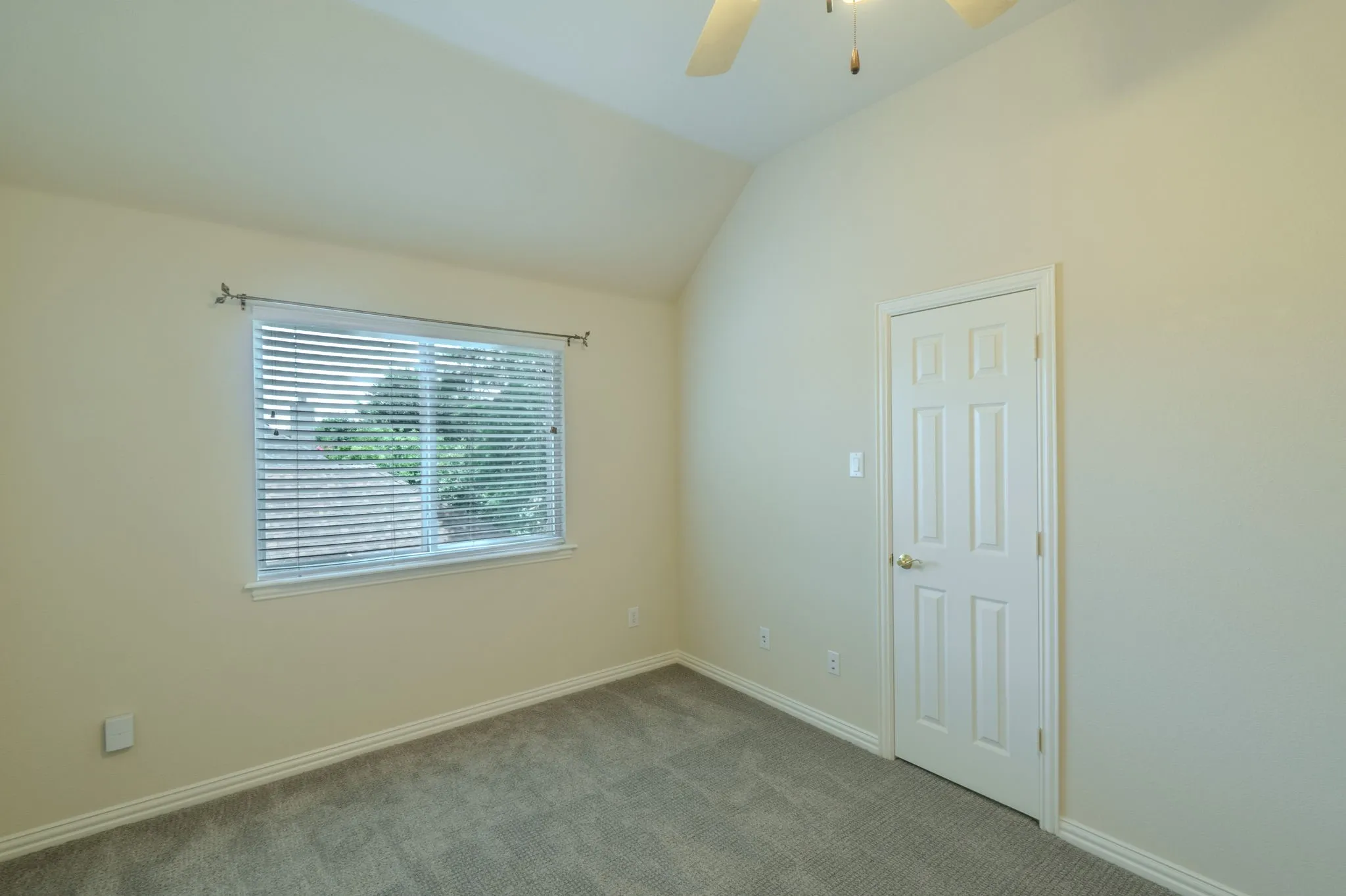 Single Family Residence For Sale in Tarrant County , 904 Ascension Drive, Hurst, Texas 76053, 4 Bedroom, 4 Bathroom, 2 Garage spaces, 3,243 Sqft, built in 2002, mls#21320546, Real Estate Agent in Hurst, Homes For Sale in Tarrant county, Homes For Sale in Hurst, Realtor in Hurst Texas, Real Estate Brokerage Independent Realty Texas, Luminita Cordes Realtor