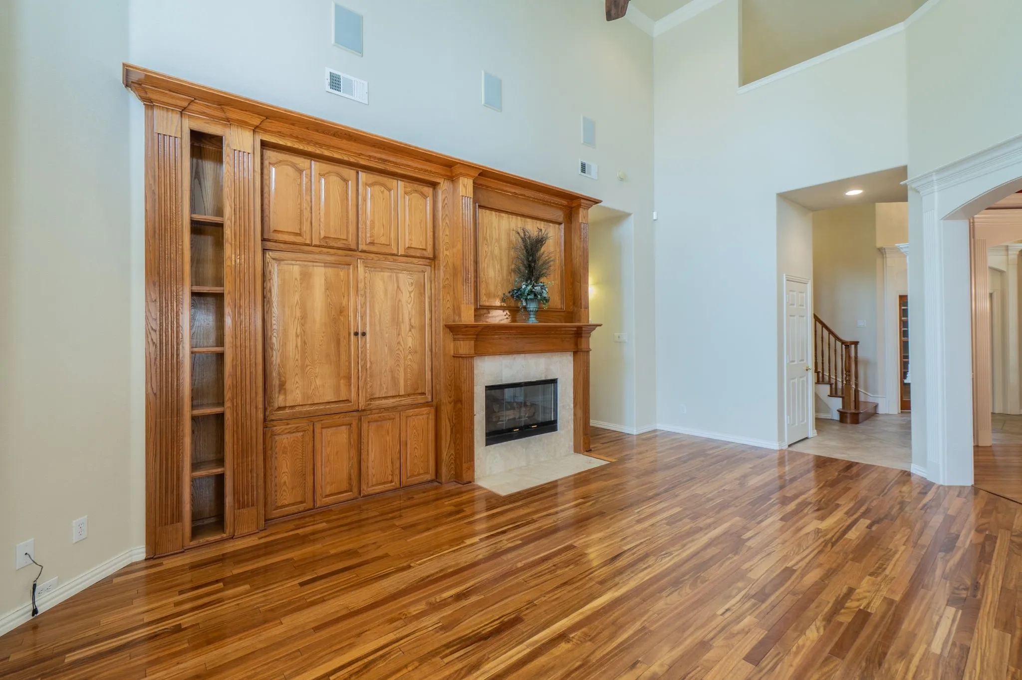 Single Family Residence For Sale in Tarrant County , 904 Ascension Drive, Hurst, Texas 76053, 4 Bedroom, 4 Bathroom, 2 Garage spaces, 3,243 Sqft, built in 2002, mls#21320546, Real Estate Agent in Hurst, Homes For Sale in Tarrant county, Homes For Sale in Hurst, Realtor in Hurst Texas, Real Estate Brokerage Independent Realty Texas, Luminita Cordes Realtor