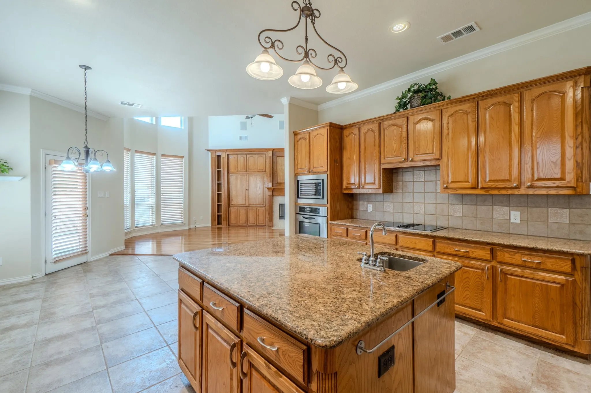 Single Family Residence For Sale in Tarrant County , 904 Ascension Drive, Hurst, Texas 76053, 4 Bedroom, 4 Bathroom, 2 Garage spaces, 3,243 Sqft, built in 2002, mls#21320546, Real Estate Agent in Hurst, Homes For Sale in Tarrant county, Homes For Sale in Hurst, Realtor in Hurst Texas, Real Estate Brokerage Independent Realty Texas, Luminita Cordes Realtor