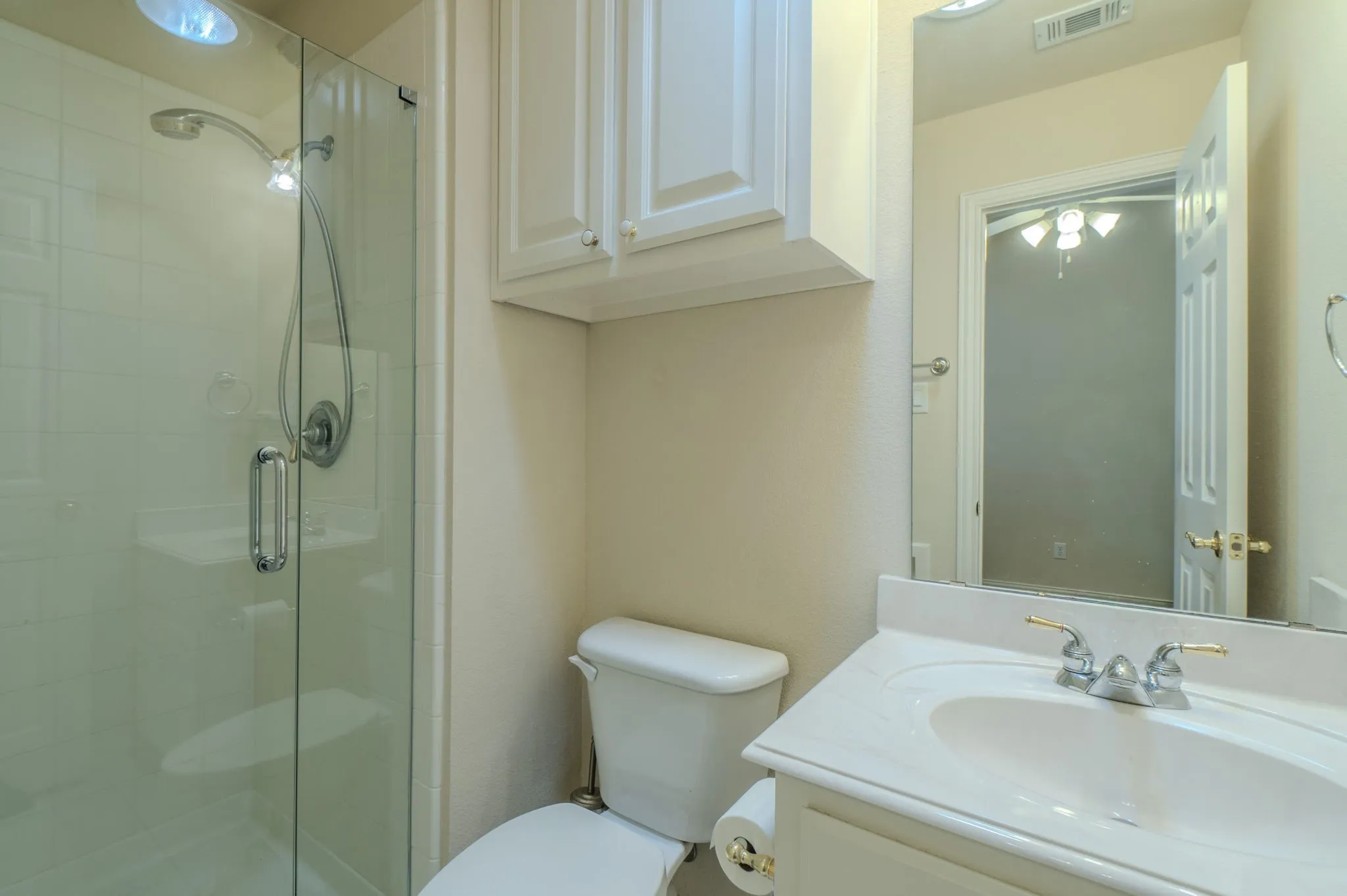 Single Family Residence For Sale in Tarrant County , 904 Ascension Drive, Hurst, Texas 76053, 4 Bedroom, 4 Bathroom, 2 Garage spaces, 3,243 Sqft, built in 2002, mls#21320546, Real Estate Agent in Hurst, Homes For Sale in Tarrant county, Homes For Sale in Hurst, Realtor in Hurst Texas, Real Estate Brokerage Independent Realty Texas, Luminita Cordes Realtor