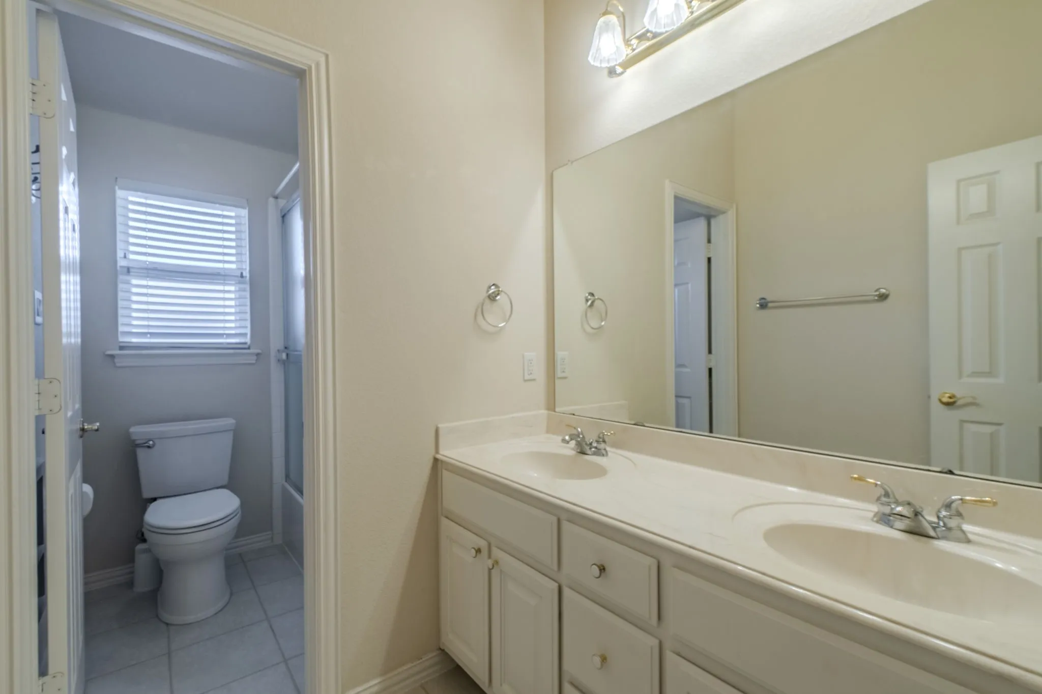 Single Family Residence For Sale in Tarrant County , 904 Ascension Drive, Hurst, Texas 76053, 4 Bedroom, 4 Bathroom, 2 Garage spaces, 3,243 Sqft, built in 2002, mls#21320546, Real Estate Agent in Hurst, Homes For Sale in Tarrant county, Homes For Sale in Hurst, Realtor in Hurst Texas, Real Estate Brokerage Independent Realty Texas, Luminita Cordes Realtor