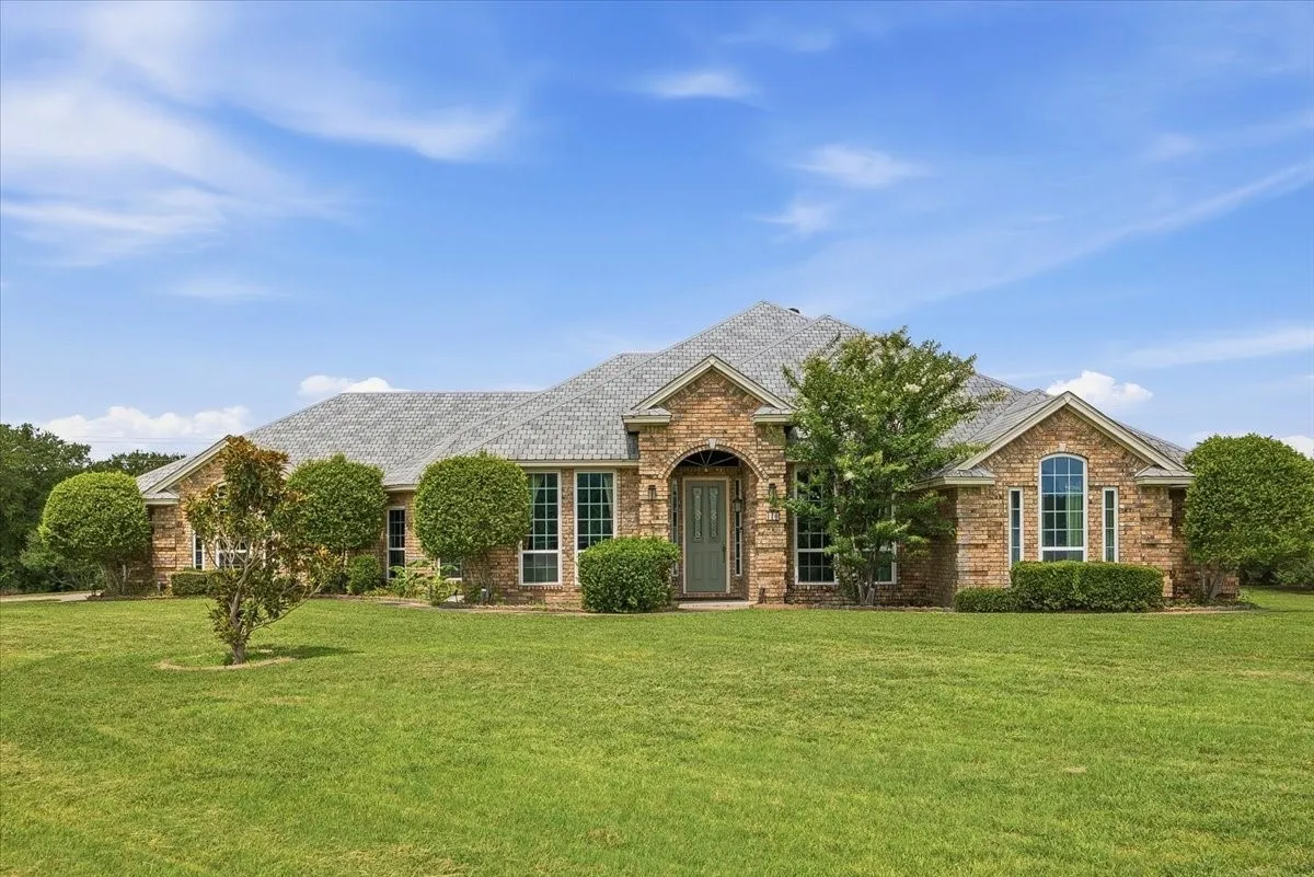 Single Family Residence For Sale in Parker County , 116 River Creek Lane, Aledo, Texas 76008, 4 Bedroom, 3 Bathroom, 3 Garage spaces, 2,875 Sqft, built in 1999, mls#21296877, Real Estate Agent in Aledo, Homes For Sale in Parker county, Homes For Sale in Aledo, Realtor in Aledo Texas, Real Estate Brokerage Independent Realty Texas, Luminita Cordes Realtor