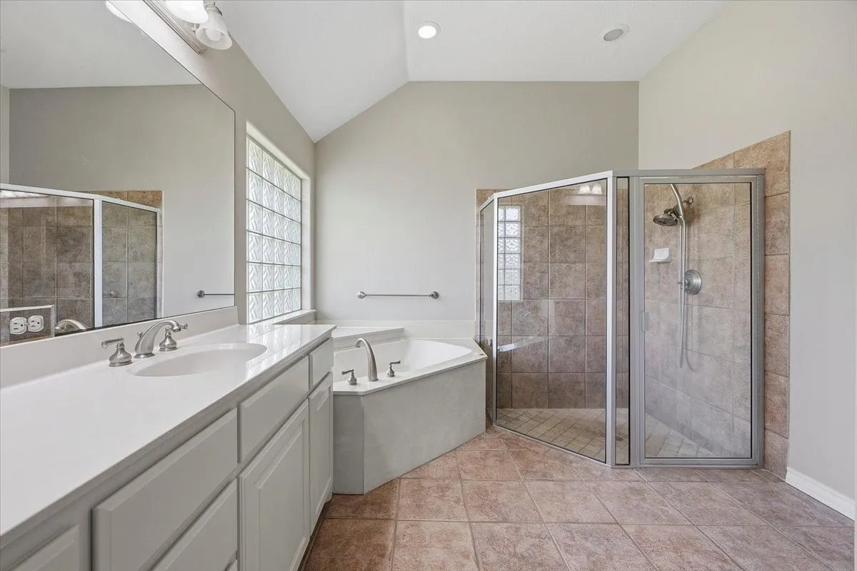 Single Family Residence For Sale in Parker County , 116 River Creek Lane, Aledo, Texas 76008, 4 Bedroom, 3 Bathroom, 3 Garage spaces, 2,875 Sqft, built in 1999, mls#21296877, Real Estate Agent in Aledo, Homes For Sale in Parker county, Homes For Sale in Aledo, Realtor in Aledo Texas, Real Estate Brokerage Independent Realty Texas, Luminita Cordes Realtor