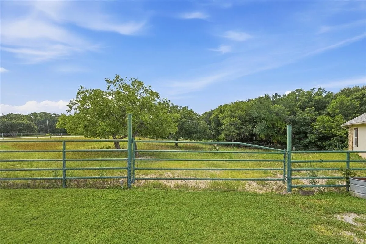 Single Family Residence For Sale in Parker County , 116 River Creek Lane, Aledo, Texas 76008, 4 Bedroom, 3 Bathroom, 3 Garage spaces, 2,875 Sqft, built in 1999, mls#21296877, Real Estate Agent in Aledo, Homes For Sale in Parker county, Homes For Sale in Aledo, Realtor in Aledo Texas, Real Estate Brokerage Independent Realty Texas, Luminita Cordes Realtor