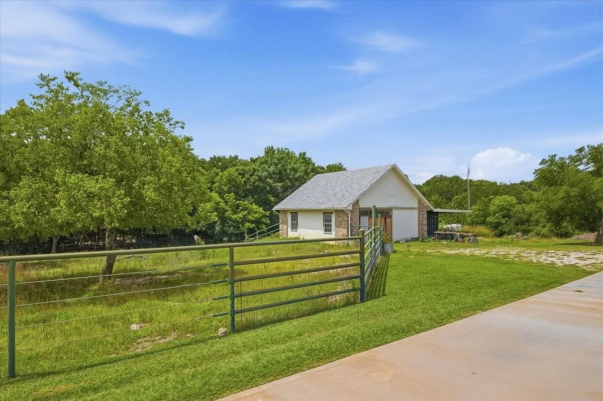 Single Family Residence For Sale in Parker County , 116 River Creek Lane, Aledo, Texas 76008, 4 Bedroom, 3 Bathroom, 3 Garage spaces, 2,875 Sqft, built in 1999, mls#21296877, Real Estate Agent in Aledo, Homes For Sale in Parker county, Homes For Sale in Aledo, Realtor in Aledo Texas, Real Estate Brokerage Independent Realty Texas, Luminita Cordes Realtor