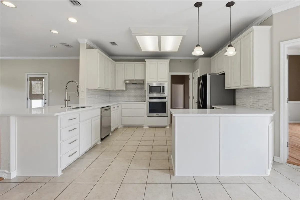 Single Family Residence For Sale in Parker County , 116 River Creek Lane, Aledo, Texas 76008, 4 Bedroom, 3 Bathroom, 3 Garage spaces, 2,875 Sqft, built in 1999, mls#21296877, Real Estate Agent in Aledo, Homes For Sale in Parker county, Homes For Sale in Aledo, Realtor in Aledo Texas, Real Estate Brokerage Independent Realty Texas, Luminita Cordes Realtor