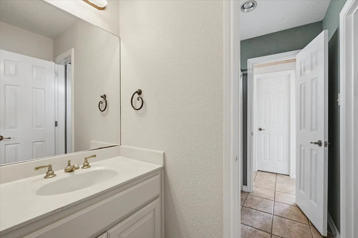 Single Family Residence For Sale in Parker County , 116 River Creek Lane, Aledo, Texas 76008, 4 Bedroom, 3 Bathroom, 3 Garage spaces, 2,875 Sqft, built in 1999, mls#21296877, Real Estate Agent in Aledo, Homes For Sale in Parker county, Homes For Sale in Aledo, Realtor in Aledo Texas, Real Estate Brokerage Independent Realty Texas, Luminita Cordes Realtor