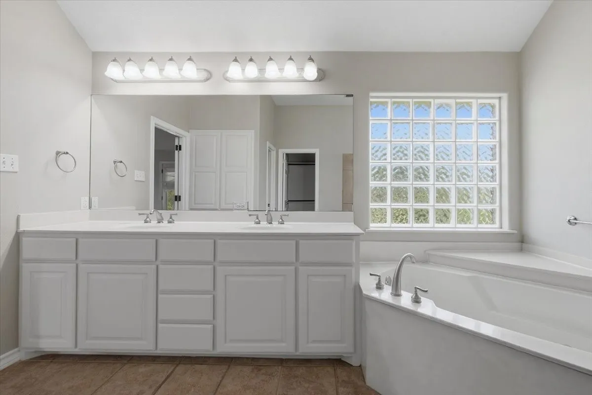 Single Family Residence For Sale in Parker County , 116 River Creek Lane, Aledo, Texas 76008, 4 Bedroom, 3 Bathroom, 3 Garage spaces, 2,875 Sqft, built in 1999, mls#21296877, Real Estate Agent in Aledo, Homes For Sale in Parker county, Homes For Sale in Aledo, Realtor in Aledo Texas, Real Estate Brokerage Independent Realty Texas, Luminita Cordes Realtor