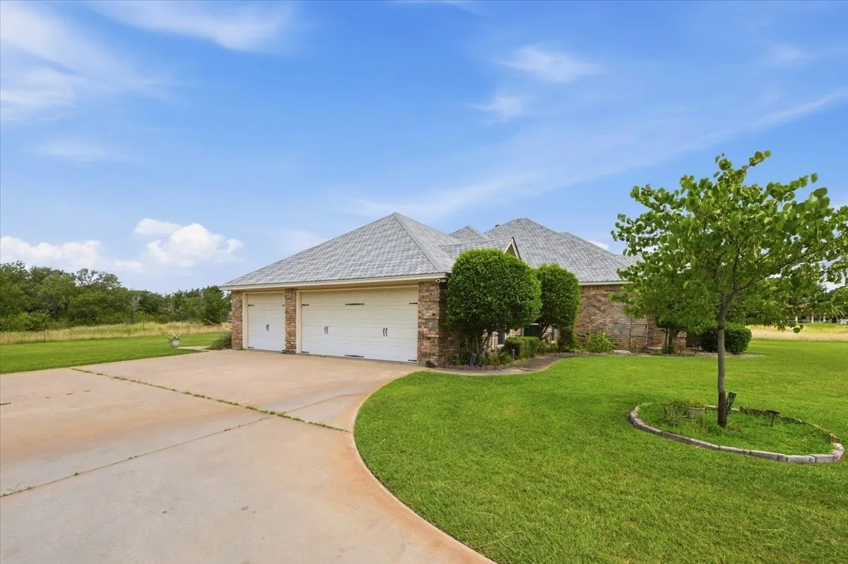 Single Family Residence For Sale in Parker County , 116 River Creek Lane, Aledo, Texas 76008, 4 Bedroom, 3 Bathroom, 3 Garage spaces, 2,875 Sqft, built in 1999, mls#21296877, Real Estate Agent in Aledo, Homes For Sale in Parker county, Homes For Sale in Aledo, Realtor in Aledo Texas, Real Estate Brokerage Independent Realty Texas, Luminita Cordes Realtor