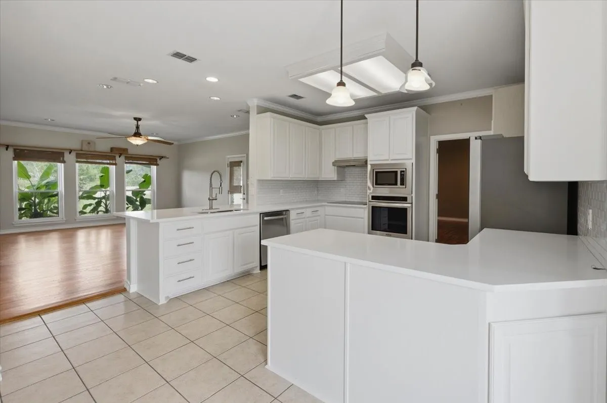Single Family Residence For Sale in Parker County , 116 River Creek Lane, Aledo, Texas 76008, 4 Bedroom, 3 Bathroom, 3 Garage spaces, 2,875 Sqft, built in 1999, mls#21296877, Real Estate Agent in Aledo, Homes For Sale in Parker county, Homes For Sale in Aledo, Realtor in Aledo Texas, Real Estate Brokerage Independent Realty Texas, Luminita Cordes Realtor