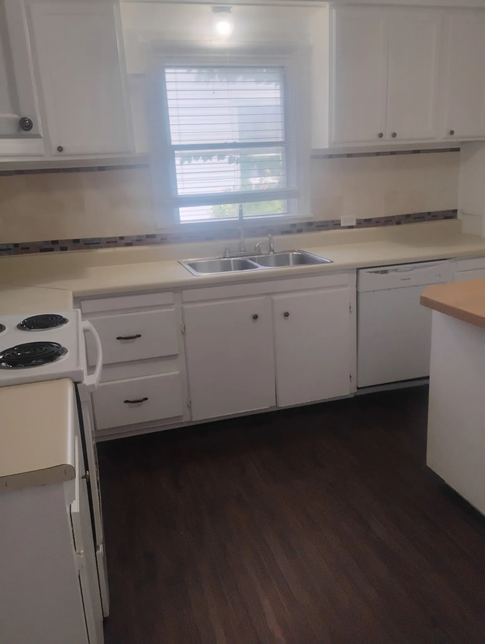 Single Family Residence For Rent in Montague County , 411 Cooke Street, Nocona, Texas 76255, 2 Bedroom, 2 Bathroom, Garage spaces, 1,472 Sqft, built in 1935, mls#21320586, Real Estate Agent in Nocona, Homes For Rent in Montague county, Homes For Rent in Nocona, Realtor in Nocona Texas, Real Estate Brokerage Independent Realty Texas, Luminita Cordes Realtor