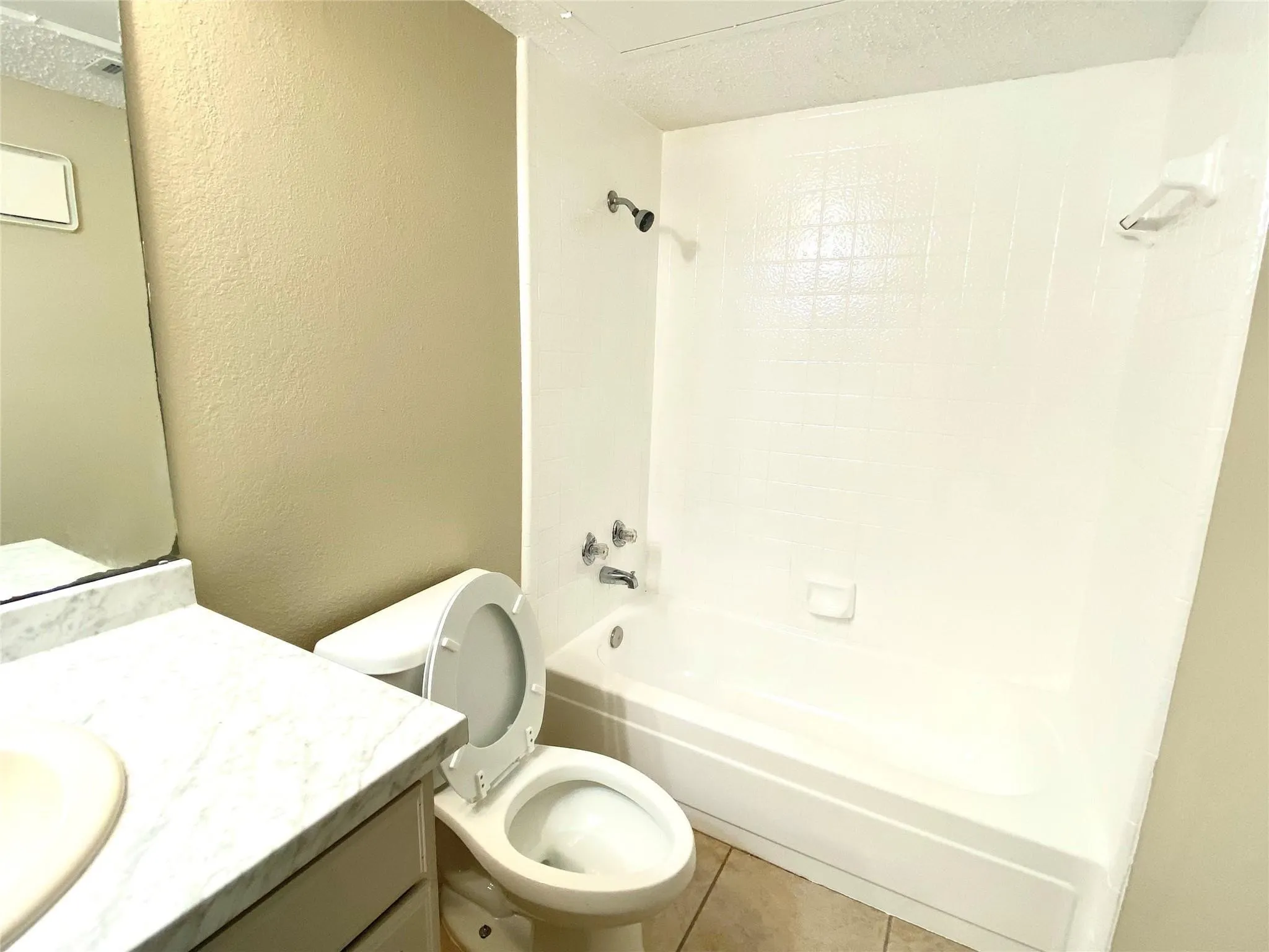 Condominium For Rent in Dallas County , 11460 Audelia Road 388, Dallas, Texas 75243, 3 Bedroom, 2 Bathroom, Garage spaces, 1,237 Sqft, built in 1980, mls#21320588, Real Estate Agent in Dallas, Homes For Rent in Dallas county, Homes For Rent in Dallas, Realtor in Dallas Texas, Real Estate Brokerage Independent Realty Texas, Luminita Cordes Realtor