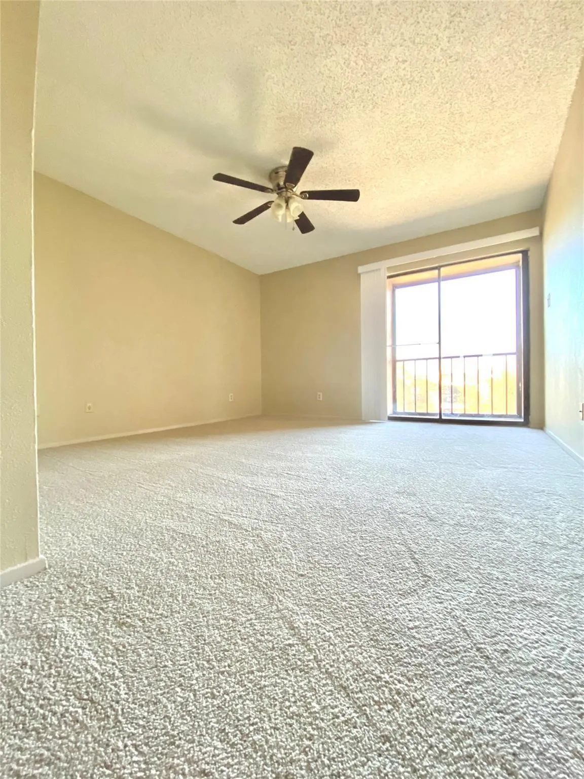 Condominium For Rent in Dallas County , 11460 Audelia Road 388, Dallas, Texas 75243, 3 Bedroom, 2 Bathroom, Garage spaces, 1,237 Sqft, built in 1980, mls#21320588, Real Estate Agent in Dallas, Homes For Rent in Dallas county, Homes For Rent in Dallas, Realtor in Dallas Texas, Real Estate Brokerage Independent Realty Texas, Luminita Cordes Realtor