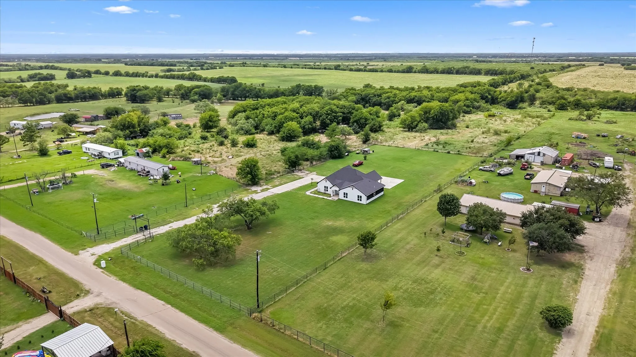 Single Family Residence For Sale in Kaufman County , 2742 Sundown Drive, Kaufman, Texas 75142, 4 Bedroom, 3 Bathroom, 2 Garage spaces, 2,484 Sqft, built in 2023, mls#21320553, Real Estate Agent in Kaufman, Homes For Sale in Kaufman county, Homes For Sale in Kaufman, Realtor in Kaufman Texas, Real Estate Brokerage Independent Realty Texas, Luminita Cordes Realtor