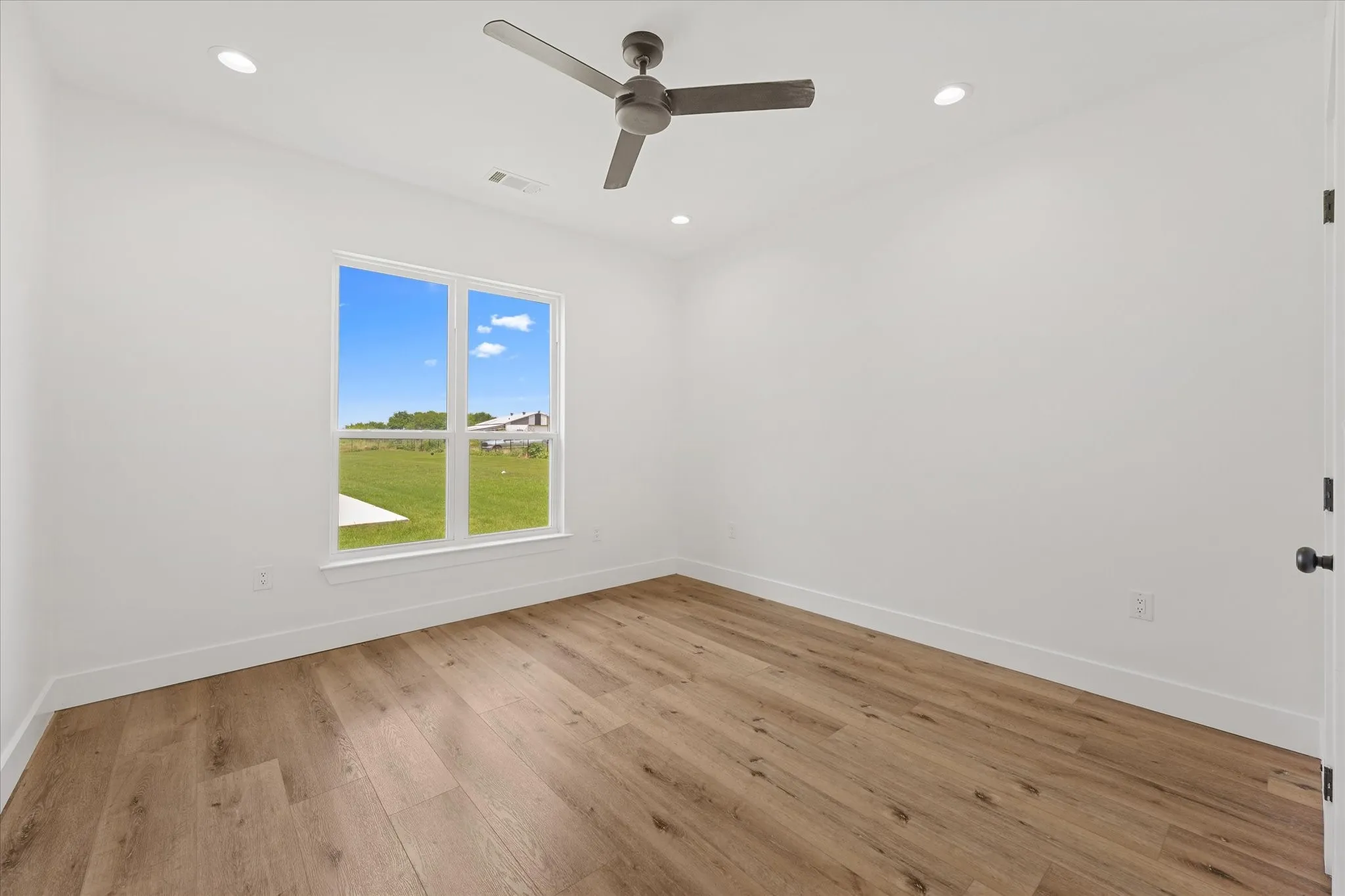 Single Family Residence For Sale in Kaufman County , 2742 Sundown Drive, Kaufman, Texas 75142, 4 Bedroom, 3 Bathroom, 2 Garage spaces, 2,484 Sqft, built in 2023, mls#21320553, Real Estate Agent in Kaufman, Homes For Sale in Kaufman county, Homes For Sale in Kaufman, Realtor in Kaufman Texas, Real Estate Brokerage Independent Realty Texas, Luminita Cordes Realtor