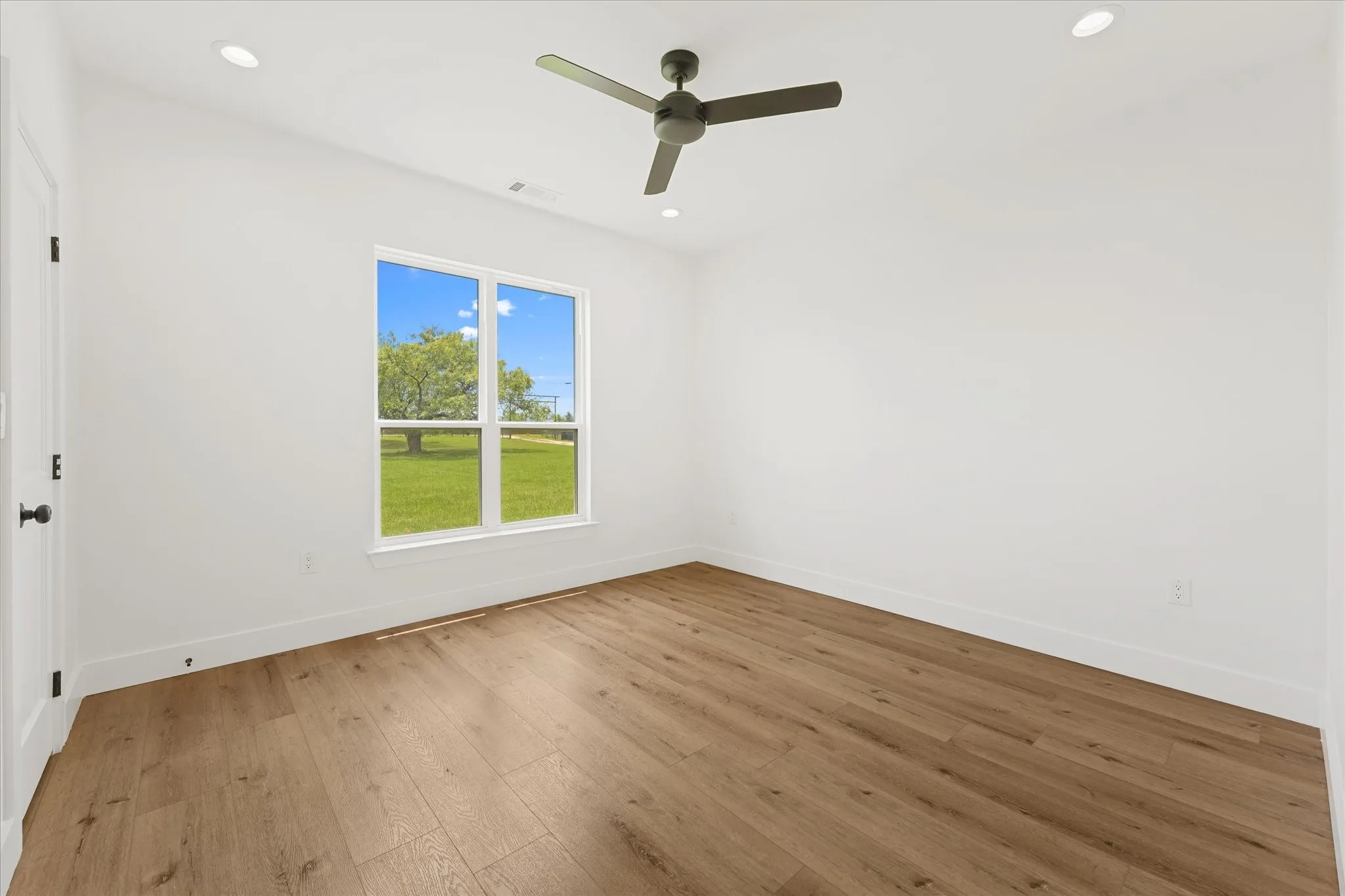 Single Family Residence For Sale in Kaufman County , 2742 Sundown Drive, Kaufman, Texas 75142, 4 Bedroom, 3 Bathroom, 2 Garage spaces, 2,484 Sqft, built in 2023, mls#21320553, Real Estate Agent in Kaufman, Homes For Sale in Kaufman county, Homes For Sale in Kaufman, Realtor in Kaufman Texas, Real Estate Brokerage Independent Realty Texas, Luminita Cordes Realtor