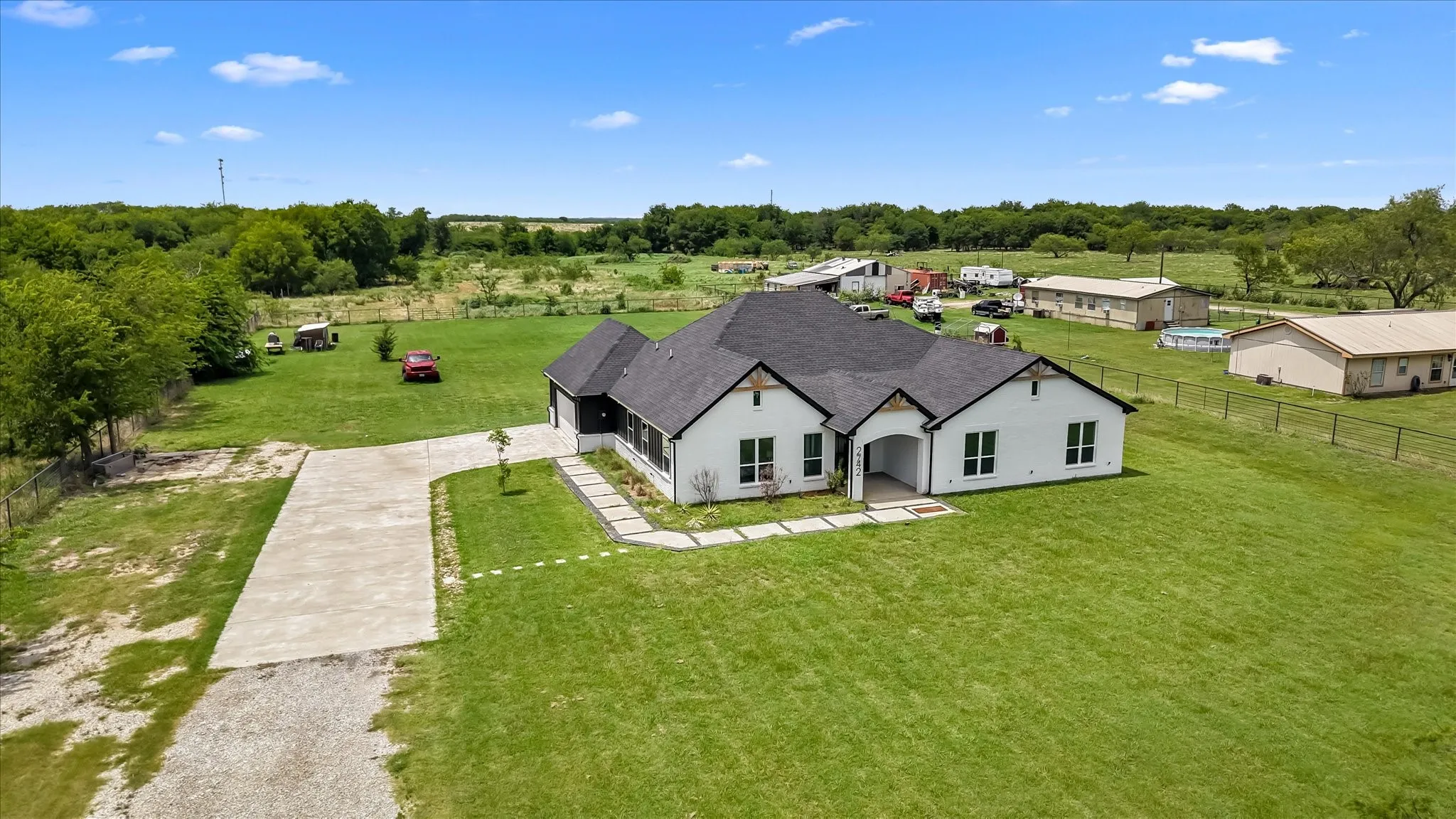 Single Family Residence For Sale in Kaufman County , 2742 Sundown Drive, Kaufman, Texas 75142, 4 Bedroom, 3 Bathroom, 2 Garage spaces, 2,484 Sqft, built in 2023, mls#21320553, Real Estate Agent in Kaufman, Homes For Sale in Kaufman county, Homes For Sale in Kaufman, Realtor in Kaufman Texas, Real Estate Brokerage Independent Realty Texas, Luminita Cordes Realtor