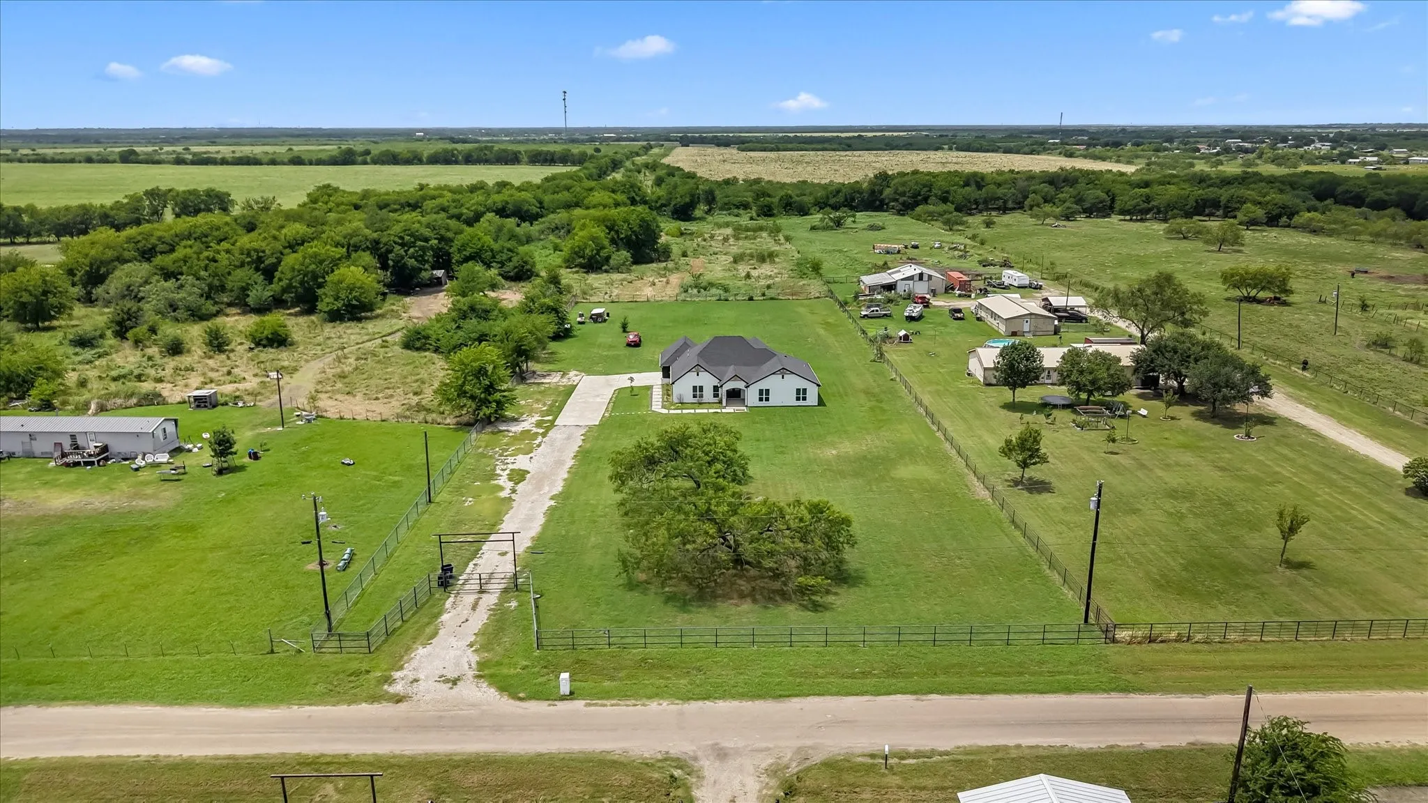 Single Family Residence For Sale in Kaufman County , 2742 Sundown Drive, Kaufman, Texas 75142, 4 Bedroom, 3 Bathroom, 2 Garage spaces, 2,484 Sqft, built in 2023, mls#21320553, Real Estate Agent in Kaufman, Homes For Sale in Kaufman county, Homes For Sale in Kaufman, Realtor in Kaufman Texas, Real Estate Brokerage Independent Realty Texas, Luminita Cordes Realtor