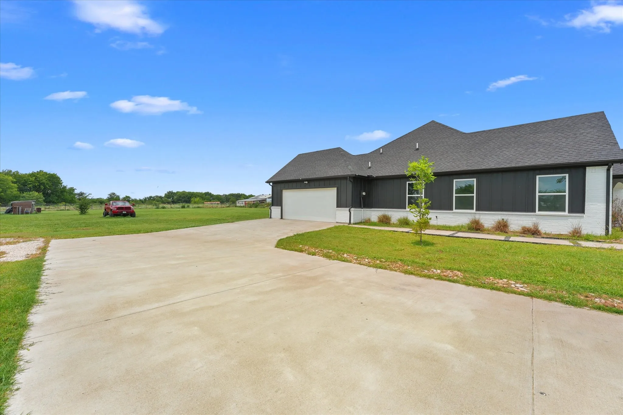 Single Family Residence For Sale in Kaufman County , 2742 Sundown Drive, Kaufman, Texas 75142, 4 Bedroom, 3 Bathroom, 2 Garage spaces, 2,484 Sqft, built in 2023, mls#21320553, Real Estate Agent in Kaufman, Homes For Sale in Kaufman county, Homes For Sale in Kaufman, Realtor in Kaufman Texas, Real Estate Brokerage Independent Realty Texas, Luminita Cordes Realtor