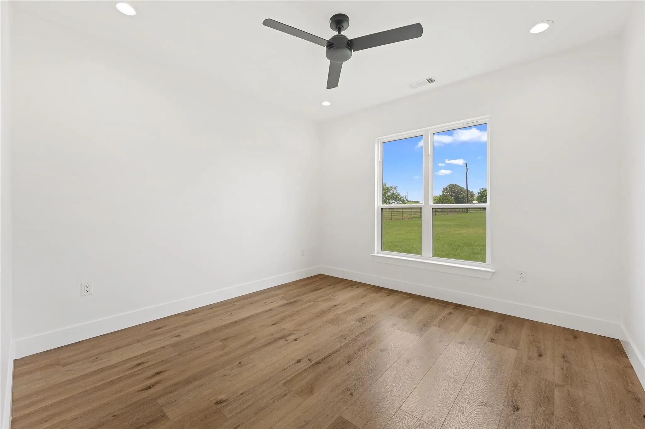 Single Family Residence For Sale in Kaufman County , 2742 Sundown Drive, Kaufman, Texas 75142, 4 Bedroom, 3 Bathroom, 2 Garage spaces, 2,484 Sqft, built in 2023, mls#21320553, Real Estate Agent in Kaufman, Homes For Sale in Kaufman county, Homes For Sale in Kaufman, Realtor in Kaufman Texas, Real Estate Brokerage Independent Realty Texas, Luminita Cordes Realtor