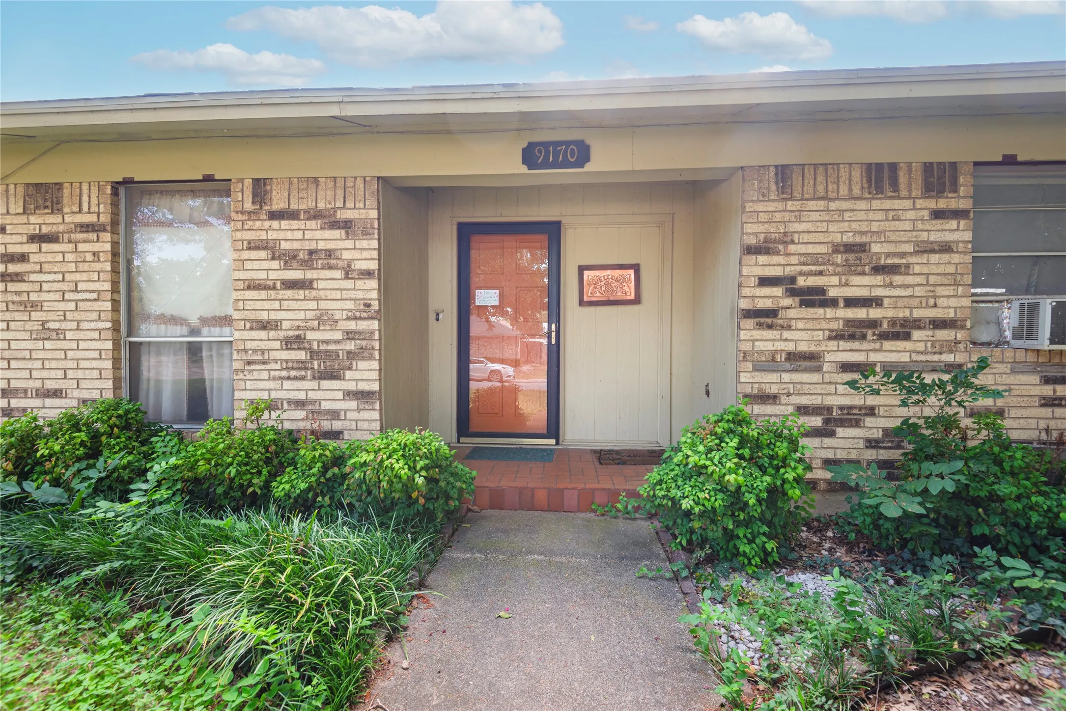 Single Family Residence For Sale in Collin County , 9170 Dogwood Street, Frisco, Texas 75033, 3 Bedroom, 2 Bathroom, Garage spaces, 2,424 Sqft, built in 1975, mls#21319047, Real Estate Agent in Frisco, Homes For Sale in Collin county, Homes For Sale in Frisco, Realtor in Frisco Texas, Real Estate Brokerage Independent Realty Texas, Luminita Cordes Realtor