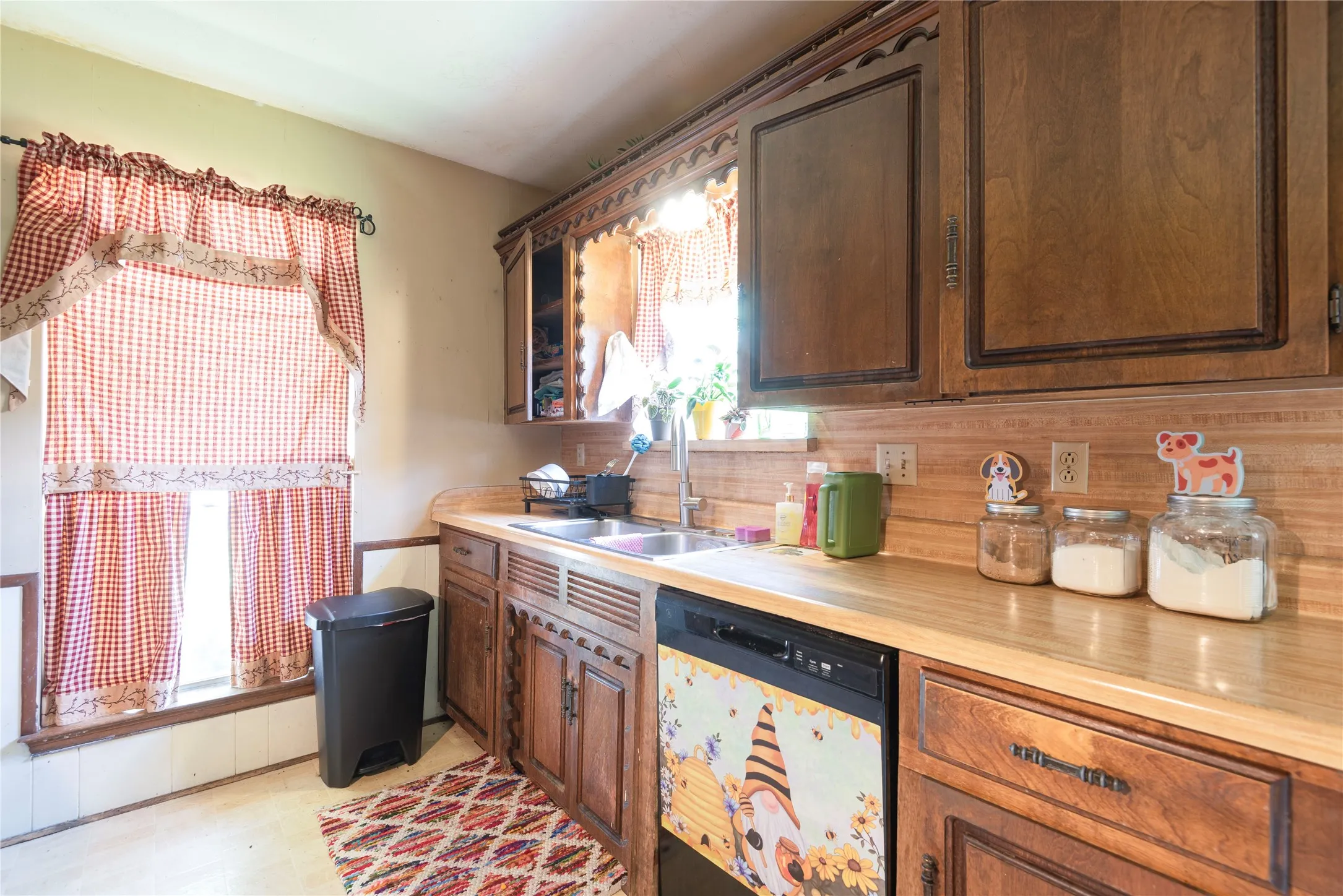 Single Family Residence For Sale in Collin County , 9170 Dogwood Street, Frisco, Texas 75033, 3 Bedroom, 2 Bathroom, Garage spaces, 2,424 Sqft, built in 1975, mls#21319047, Real Estate Agent in Frisco, Homes For Sale in Collin county, Homes For Sale in Frisco, Realtor in Frisco Texas, Real Estate Brokerage Independent Realty Texas, Luminita Cordes Realtor