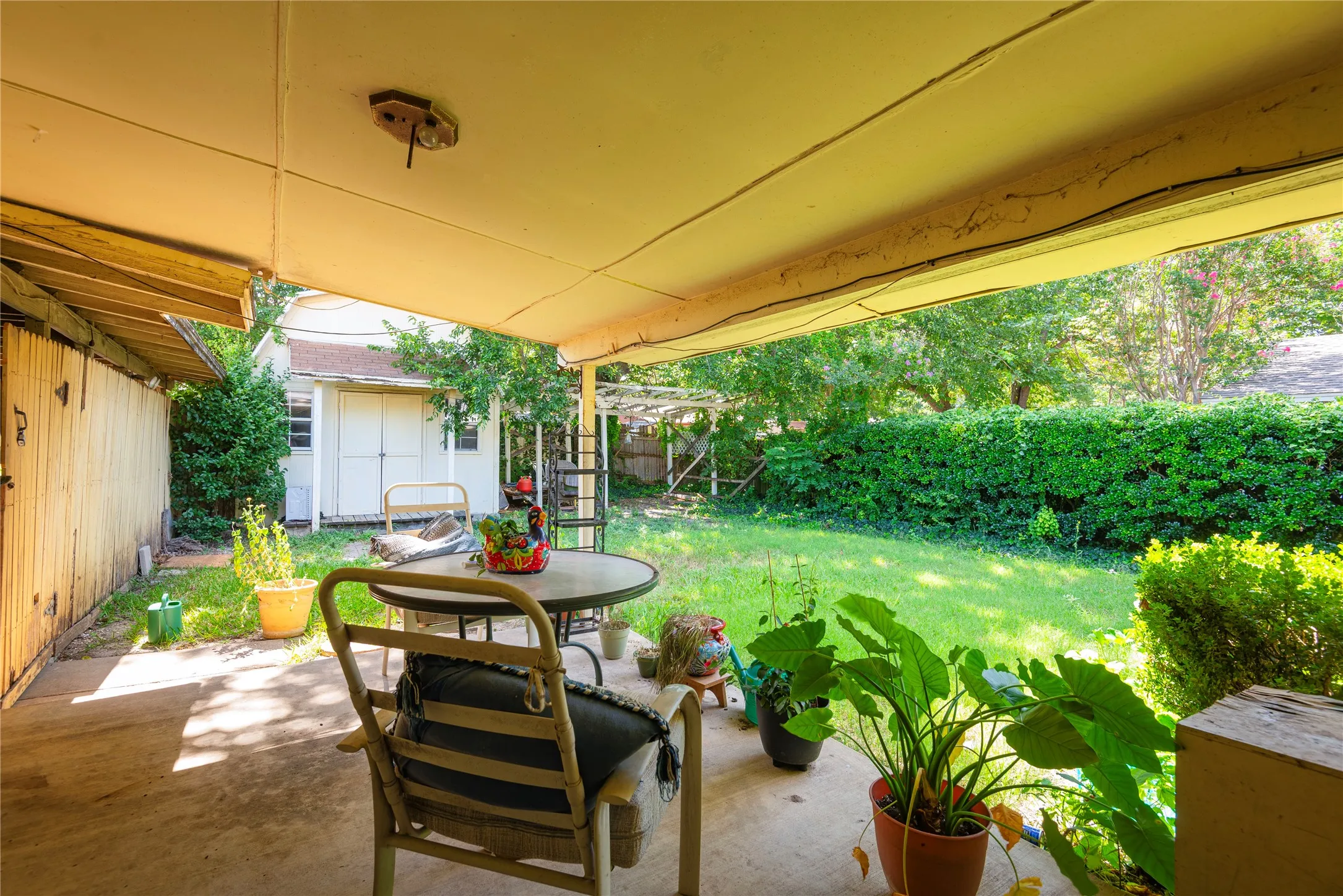 Single Family Residence For Sale in Collin County , 9170 Dogwood Street, Frisco, Texas 75033, 3 Bedroom, 2 Bathroom, Garage spaces, 2,424 Sqft, built in 1975, mls#21319047, Real Estate Agent in Frisco, Homes For Sale in Collin county, Homes For Sale in Frisco, Realtor in Frisco Texas, Real Estate Brokerage Independent Realty Texas, Luminita Cordes Realtor