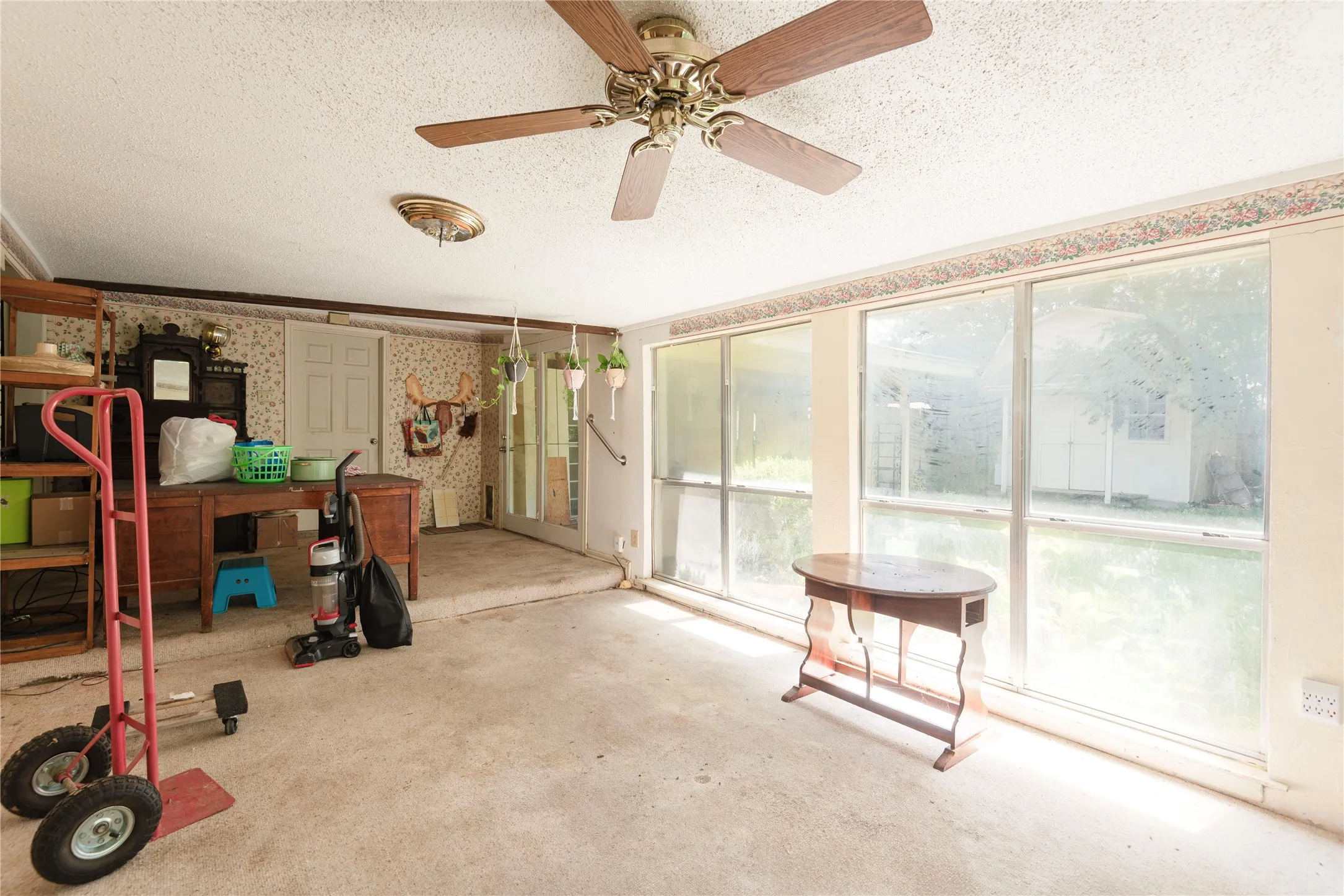 Single Family Residence For Sale in Collin County , 9170 Dogwood Street, Frisco, Texas 75033, 3 Bedroom, 2 Bathroom, Garage spaces, 2,424 Sqft, built in 1975, mls#21319047, Real Estate Agent in Frisco, Homes For Sale in Collin county, Homes For Sale in Frisco, Realtor in Frisco Texas, Real Estate Brokerage Independent Realty Texas, Luminita Cordes Realtor