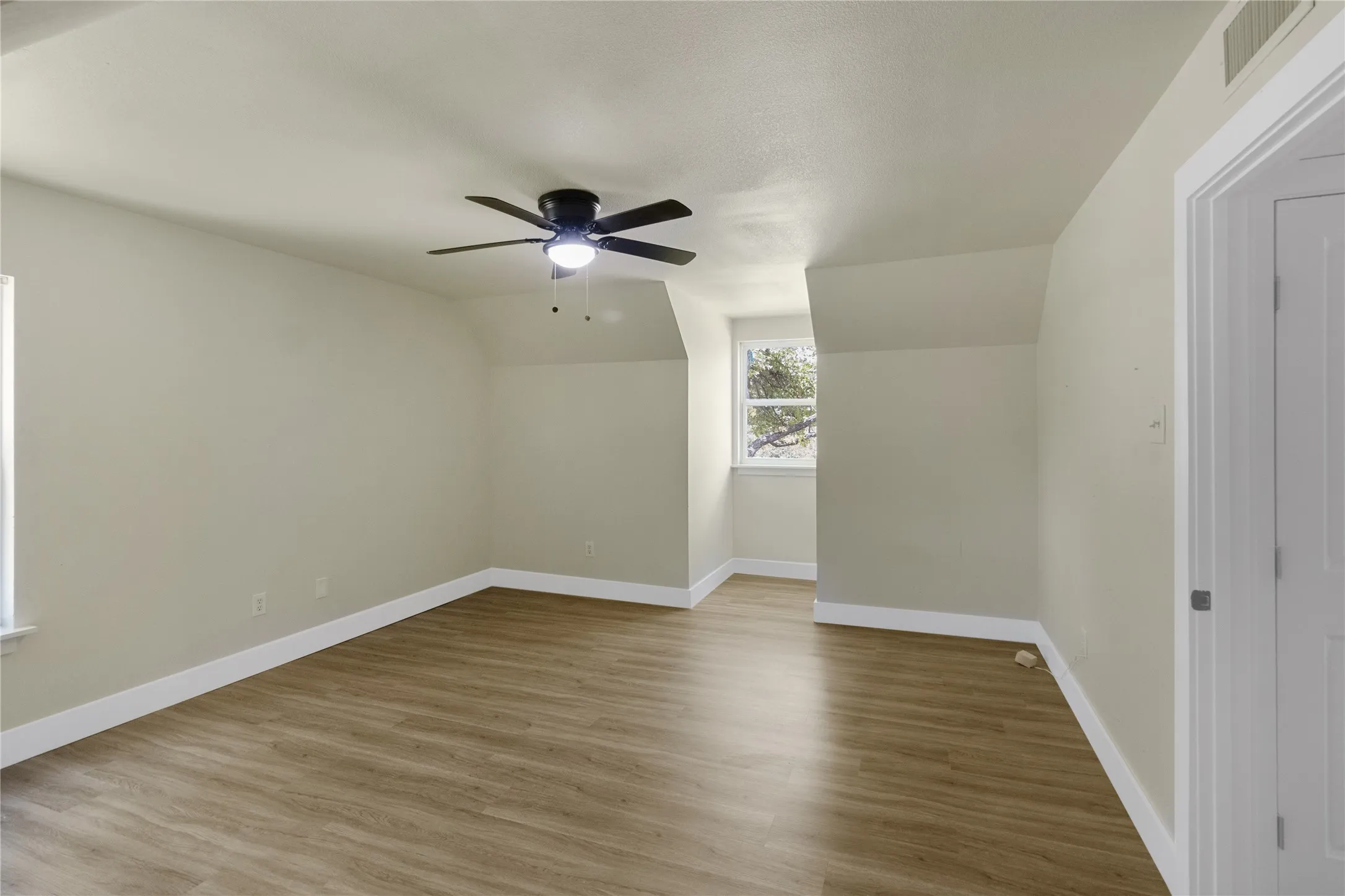 Single Family Residence For Sale in Tarrant County , 6112 W Poly Webb Road, Arlington, Texas 76016, 4 Bedroom, 3 Bathroom, 2 Garage spaces, 2,776 Sqft, built in 1988, mls#21320589, Real Estate Agent in Arlington, Homes For Sale in Tarrant county, Homes For Sale in Arlington, Realtor in Arlington Texas, Real Estate Brokerage Independent Realty Texas, Luminita Cordes Realtor