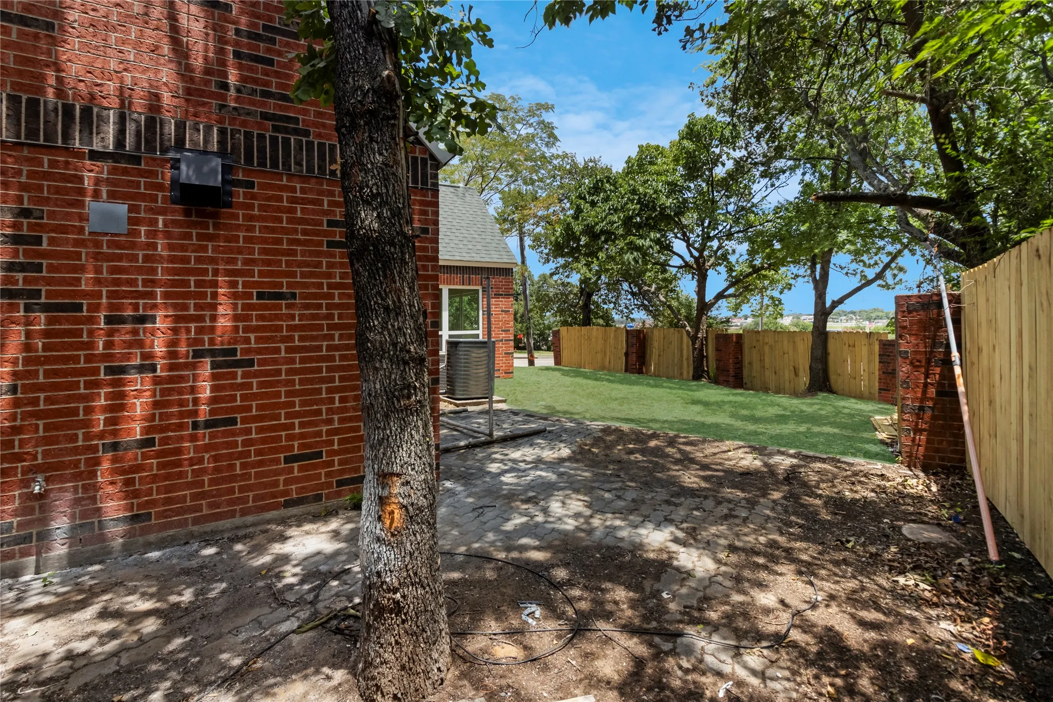 Single Family Residence For Sale in Tarrant County , 6112 W Poly Webb Road, Arlington, Texas 76016, 4 Bedroom, 3 Bathroom, 2 Garage spaces, 2,776 Sqft, built in 1988, mls#21320589, Real Estate Agent in Arlington, Homes For Sale in Tarrant county, Homes For Sale in Arlington, Realtor in Arlington Texas, Real Estate Brokerage Independent Realty Texas, Luminita Cordes Realtor
