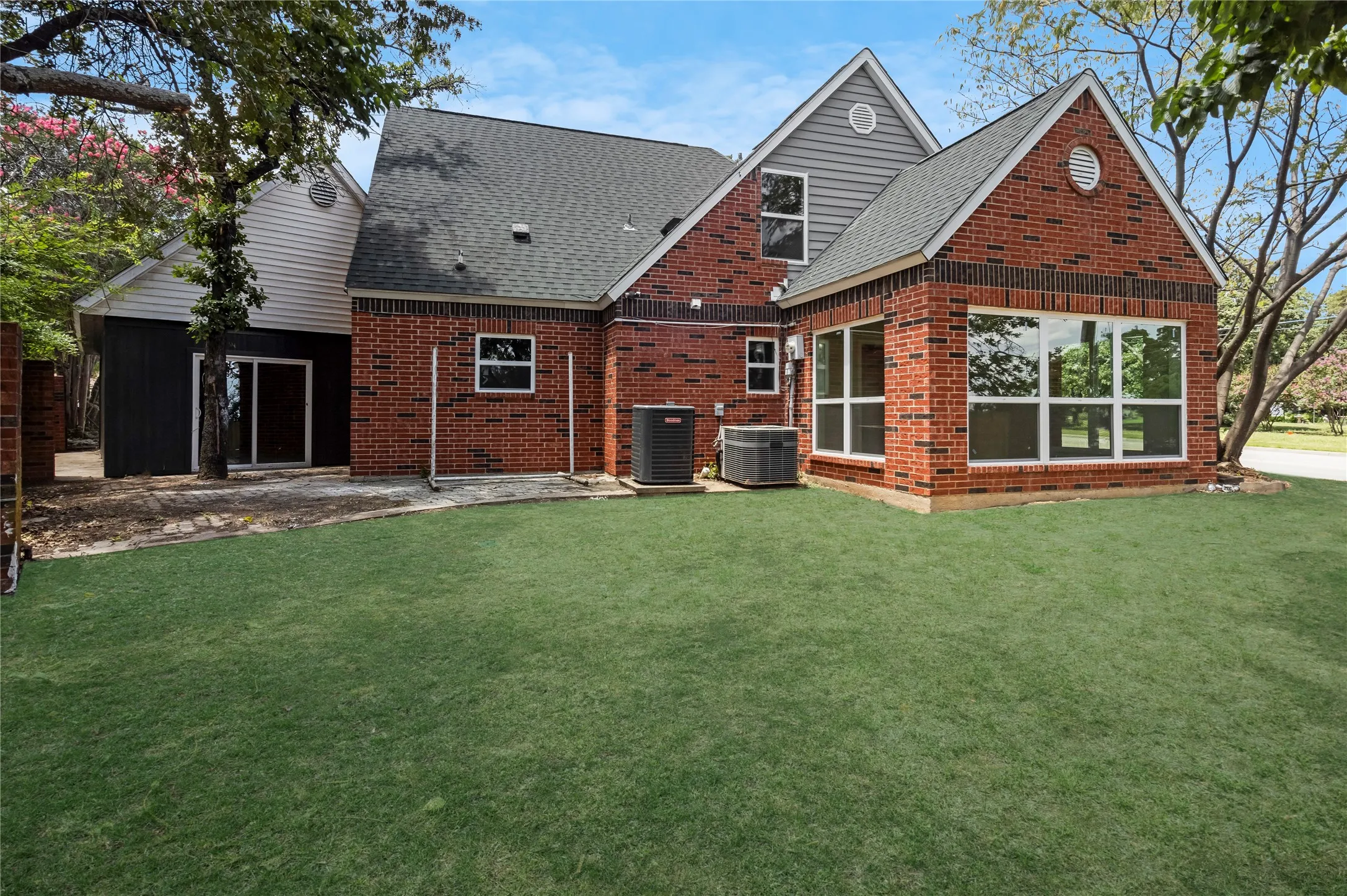 Single Family Residence For Sale in Tarrant County , 6112 W Poly Webb Road, Arlington, Texas 76016, 4 Bedroom, 3 Bathroom, 2 Garage spaces, 2,776 Sqft, built in 1988, mls#21320589, Real Estate Agent in Arlington, Homes For Sale in Tarrant county, Homes For Sale in Arlington, Realtor in Arlington Texas, Real Estate Brokerage Independent Realty Texas, Luminita Cordes Realtor