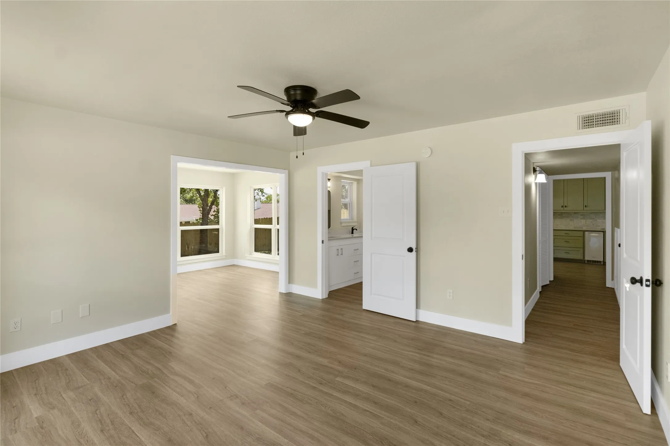 Single Family Residence For Sale in Tarrant County , 6112 W Poly Webb Road, Arlington, Texas 76016, 4 Bedroom, 3 Bathroom, 2 Garage spaces, 2,776 Sqft, built in 1988, mls#21320589, Real Estate Agent in Arlington, Homes For Sale in Tarrant county, Homes For Sale in Arlington, Realtor in Arlington Texas, Real Estate Brokerage Independent Realty Texas, Luminita Cordes Realtor