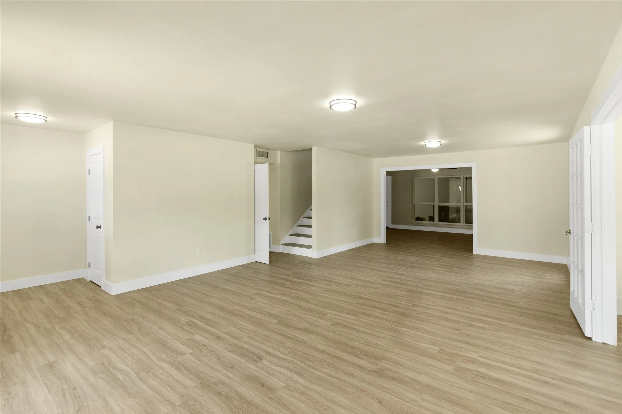 Single Family Residence For Sale in Tarrant County , 6112 W Poly Webb Road, Arlington, Texas 76016, 4 Bedroom, 3 Bathroom, 2 Garage spaces, 2,776 Sqft, built in 1988, mls#21320589, Real Estate Agent in Arlington, Homes For Sale in Tarrant county, Homes For Sale in Arlington, Realtor in Arlington Texas, Real Estate Brokerage Independent Realty Texas, Luminita Cordes Realtor