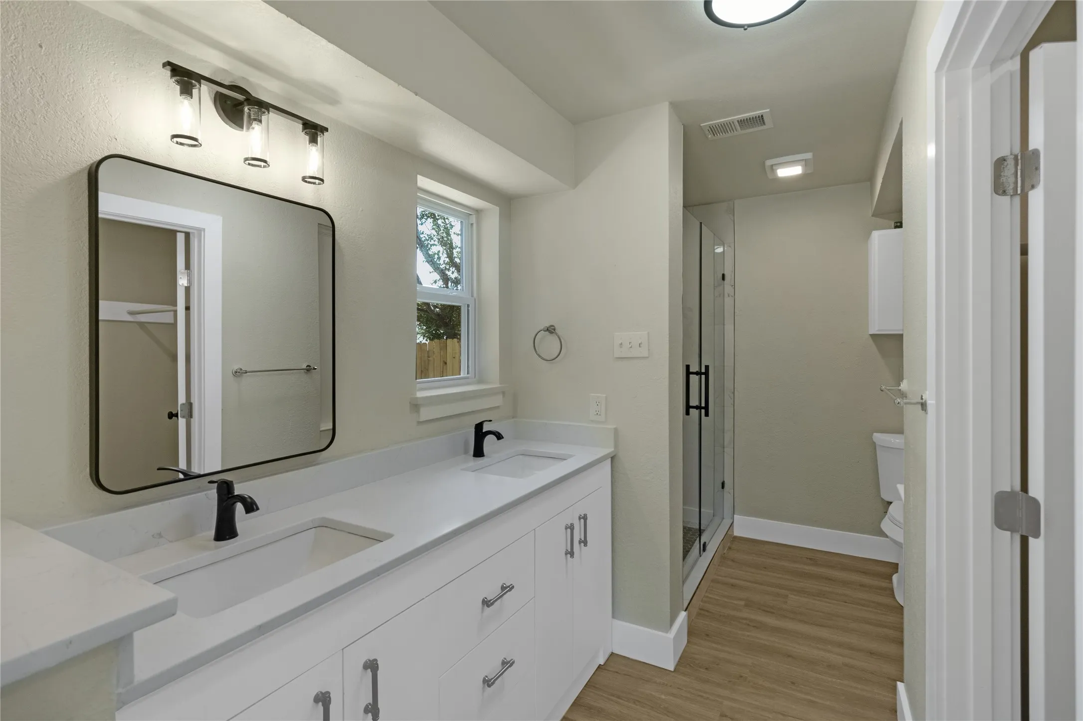 Single Family Residence For Sale in Tarrant County , 6112 W Poly Webb Road, Arlington, Texas 76016, 4 Bedroom, 3 Bathroom, 2 Garage spaces, 2,776 Sqft, built in 1988, mls#21320589, Real Estate Agent in Arlington, Homes For Sale in Tarrant county, Homes For Sale in Arlington, Realtor in Arlington Texas, Real Estate Brokerage Independent Realty Texas, Luminita Cordes Realtor