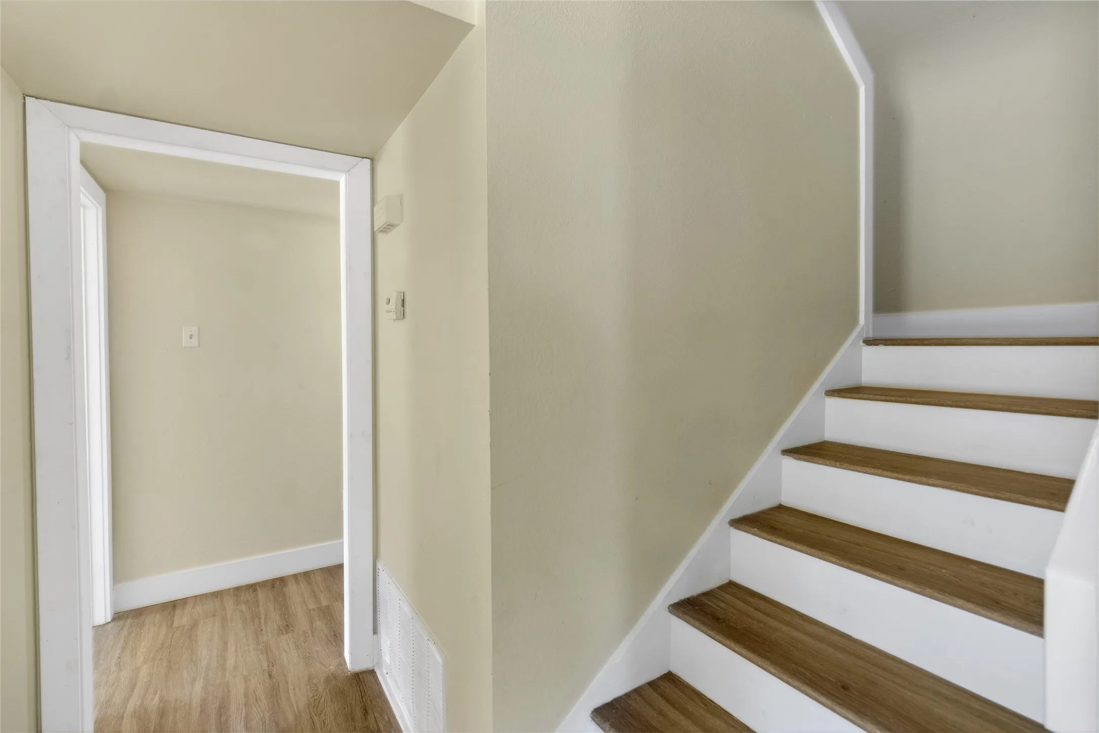 Single Family Residence For Sale in Tarrant County , 6112 W Poly Webb Road, Arlington, Texas 76016, 4 Bedroom, 3 Bathroom, 2 Garage spaces, 2,776 Sqft, built in 1988, mls#21320589, Real Estate Agent in Arlington, Homes For Sale in Tarrant county, Homes For Sale in Arlington, Realtor in Arlington Texas, Real Estate Brokerage Independent Realty Texas, Luminita Cordes Realtor