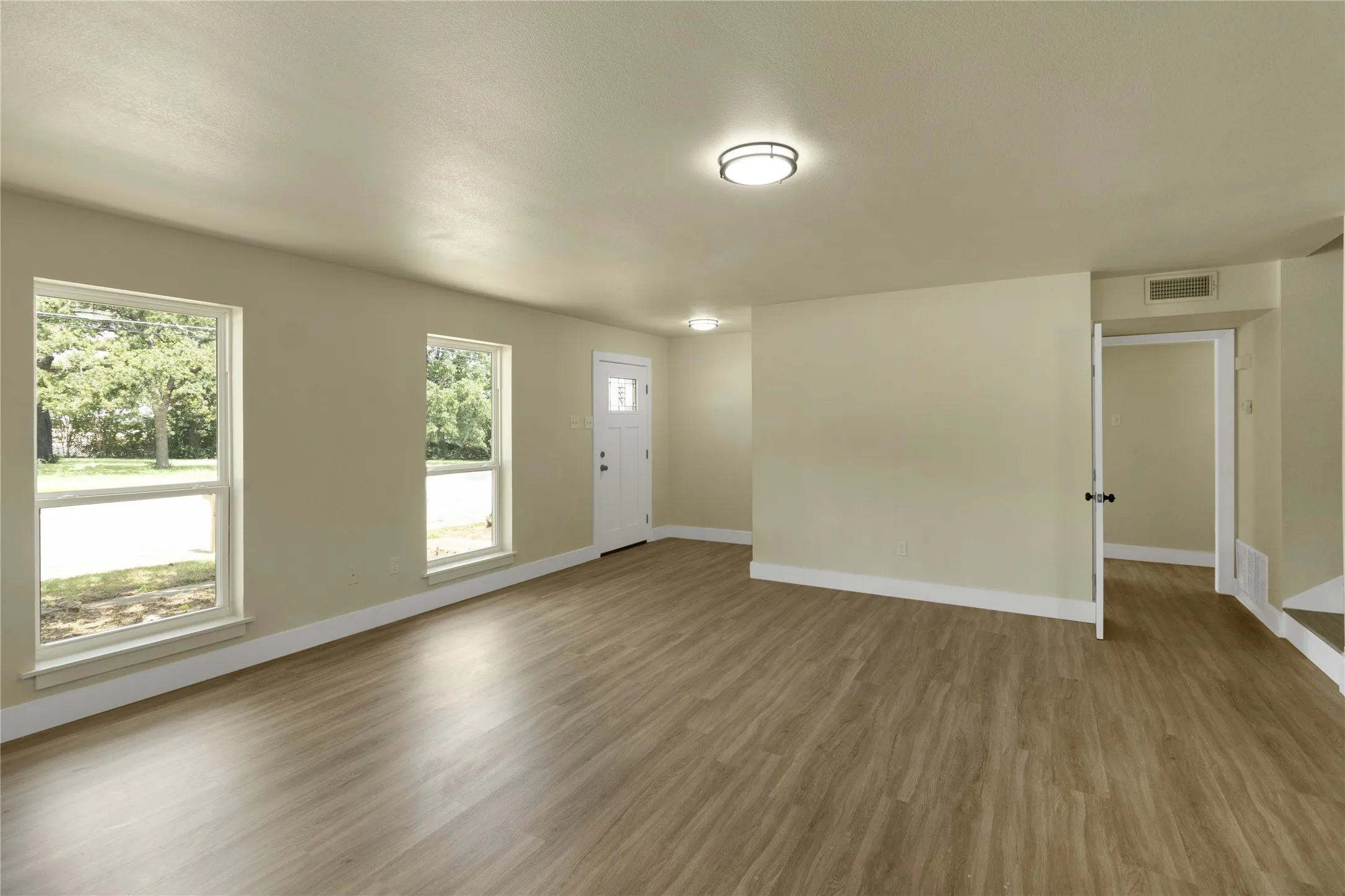 Single Family Residence For Sale in Tarrant County , 6112 W Poly Webb Road, Arlington, Texas 76016, 4 Bedroom, 3 Bathroom, 2 Garage spaces, 2,776 Sqft, built in 1988, mls#21320589, Real Estate Agent in Arlington, Homes For Sale in Tarrant county, Homes For Sale in Arlington, Realtor in Arlington Texas, Real Estate Brokerage Independent Realty Texas, Luminita Cordes Realtor