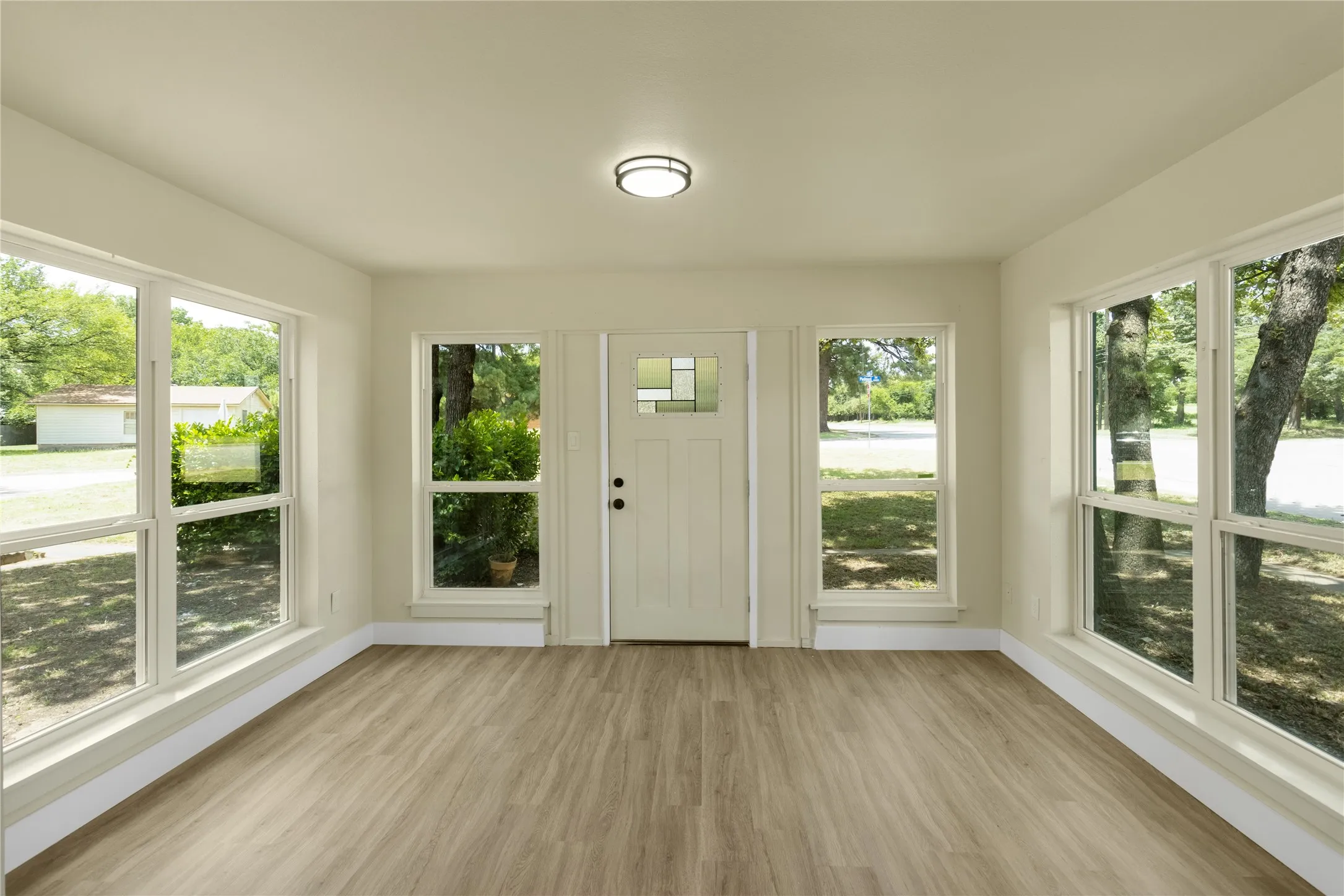 Single Family Residence For Sale in Tarrant County , 6112 W Poly Webb Road, Arlington, Texas 76016, 4 Bedroom, 3 Bathroom, 2 Garage spaces, 2,776 Sqft, built in 1988, mls#21320589, Real Estate Agent in Arlington, Homes For Sale in Tarrant county, Homes For Sale in Arlington, Realtor in Arlington Texas, Real Estate Brokerage Independent Realty Texas, Luminita Cordes Realtor