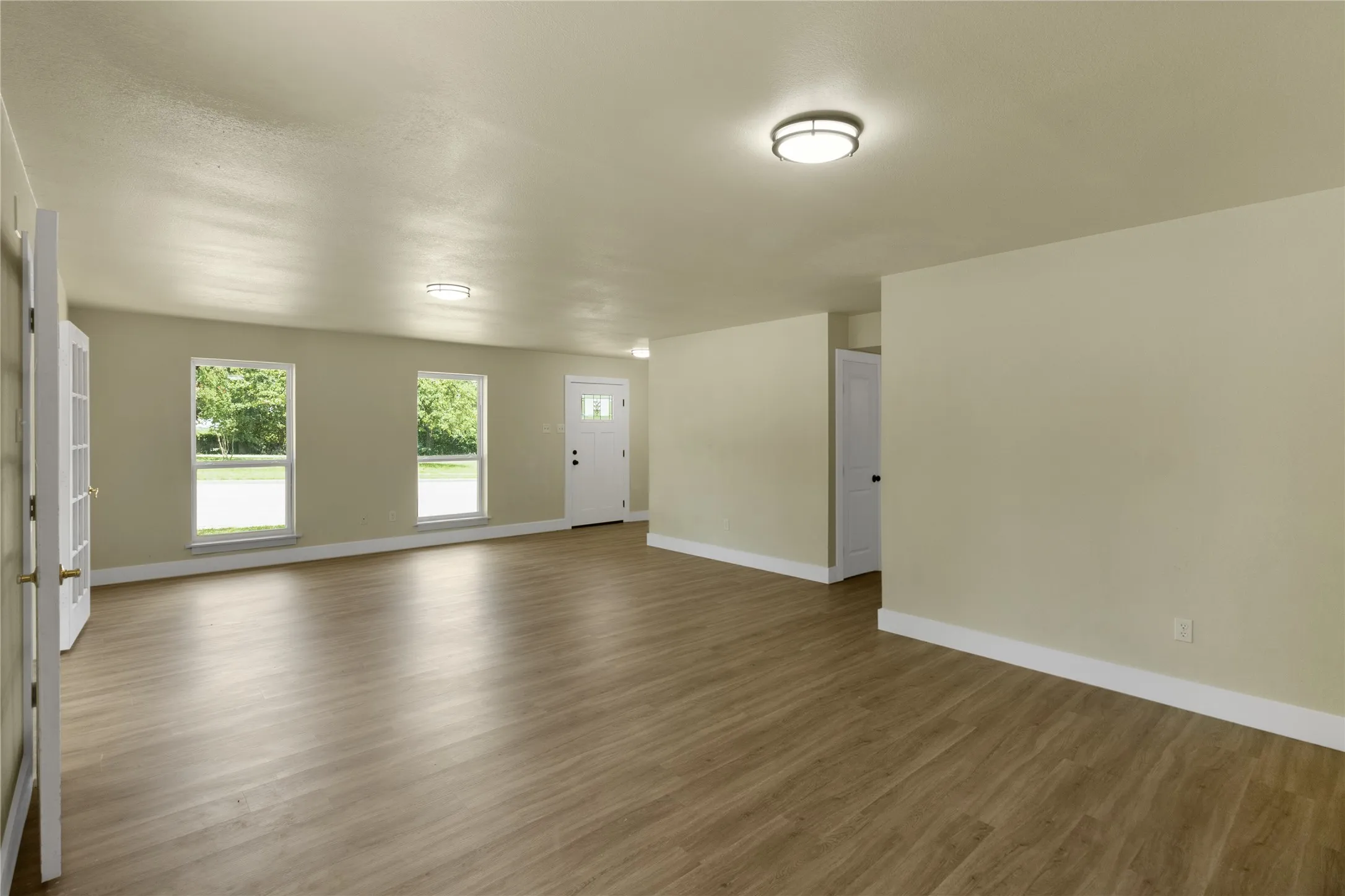 Single Family Residence For Sale in Tarrant County , 6112 W Poly Webb Road, Arlington, Texas 76016, 4 Bedroom, 3 Bathroom, 2 Garage spaces, 2,776 Sqft, built in 1988, mls#21320589, Real Estate Agent in Arlington, Homes For Sale in Tarrant county, Homes For Sale in Arlington, Realtor in Arlington Texas, Real Estate Brokerage Independent Realty Texas, Luminita Cordes Realtor