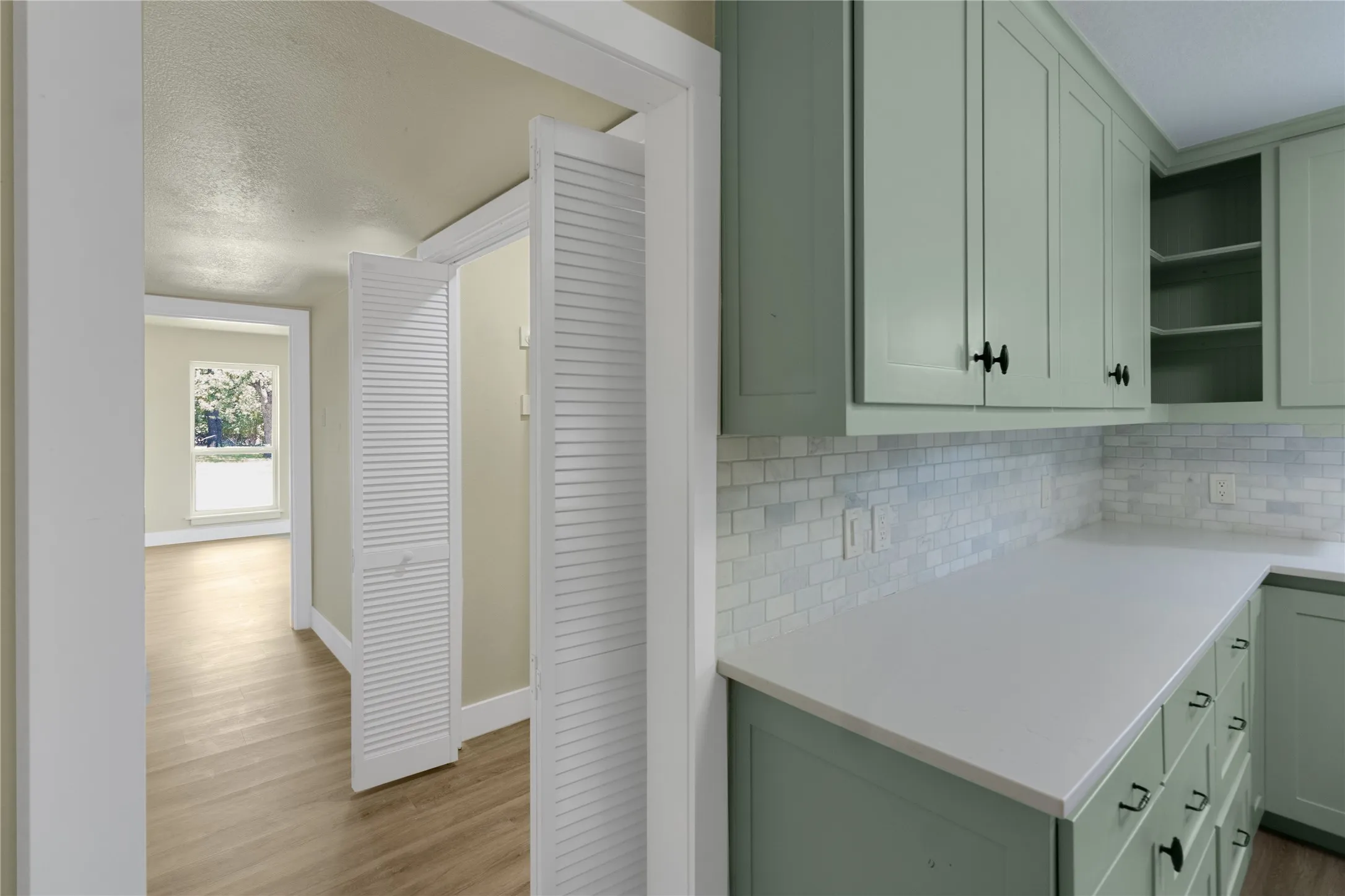 Single Family Residence For Sale in Tarrant County , 6112 W Poly Webb Road, Arlington, Texas 76016, 4 Bedroom, 3 Bathroom, 2 Garage spaces, 2,776 Sqft, built in 1988, mls#21320589, Real Estate Agent in Arlington, Homes For Sale in Tarrant county, Homes For Sale in Arlington, Realtor in Arlington Texas, Real Estate Brokerage Independent Realty Texas, Luminita Cordes Realtor