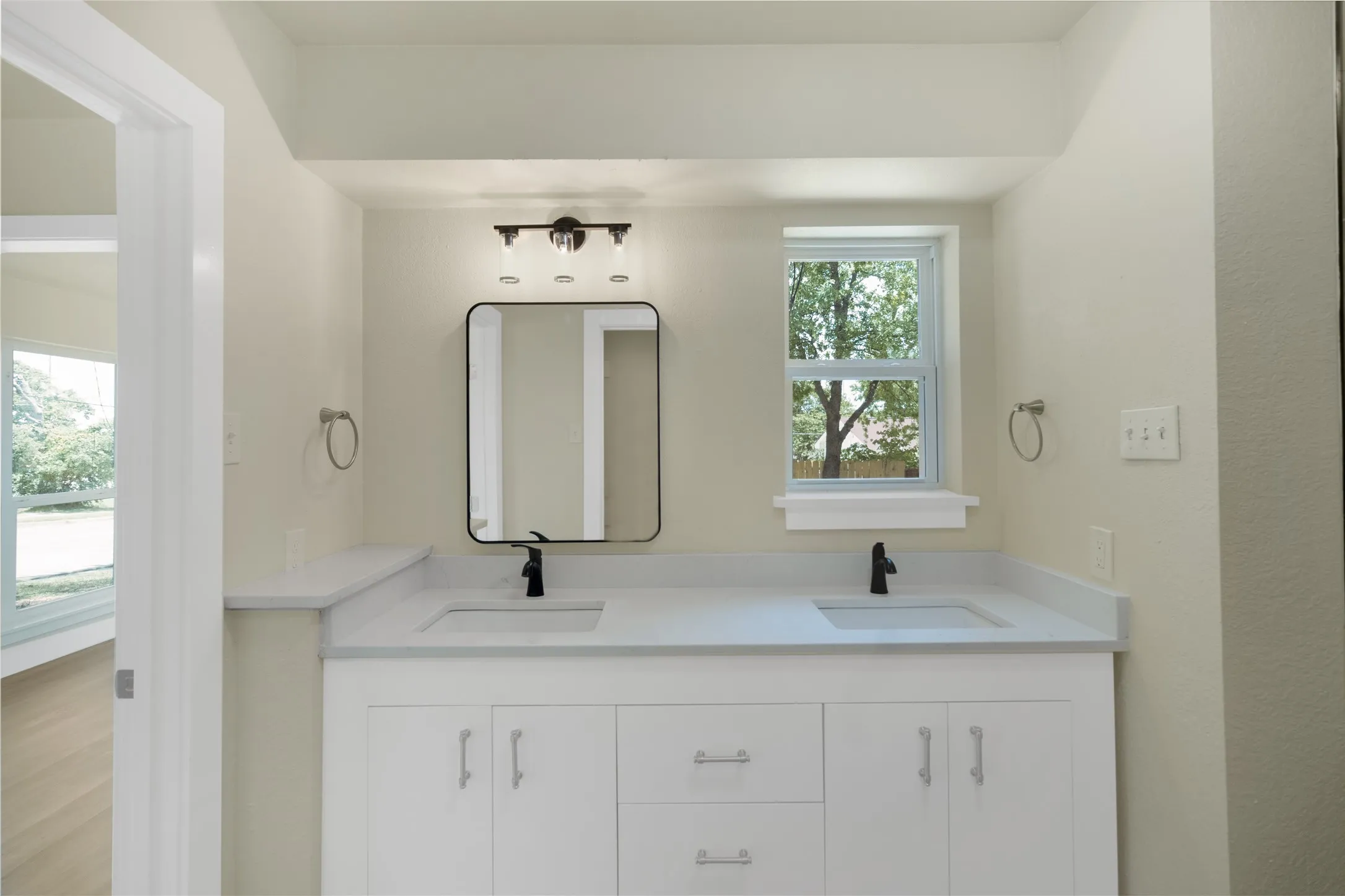 Single Family Residence For Sale in Tarrant County , 6112 W Poly Webb Road, Arlington, Texas 76016, 4 Bedroom, 3 Bathroom, 2 Garage spaces, 2,776 Sqft, built in 1988, mls#21320589, Real Estate Agent in Arlington, Homes For Sale in Tarrant county, Homes For Sale in Arlington, Realtor in Arlington Texas, Real Estate Brokerage Independent Realty Texas, Luminita Cordes Realtor