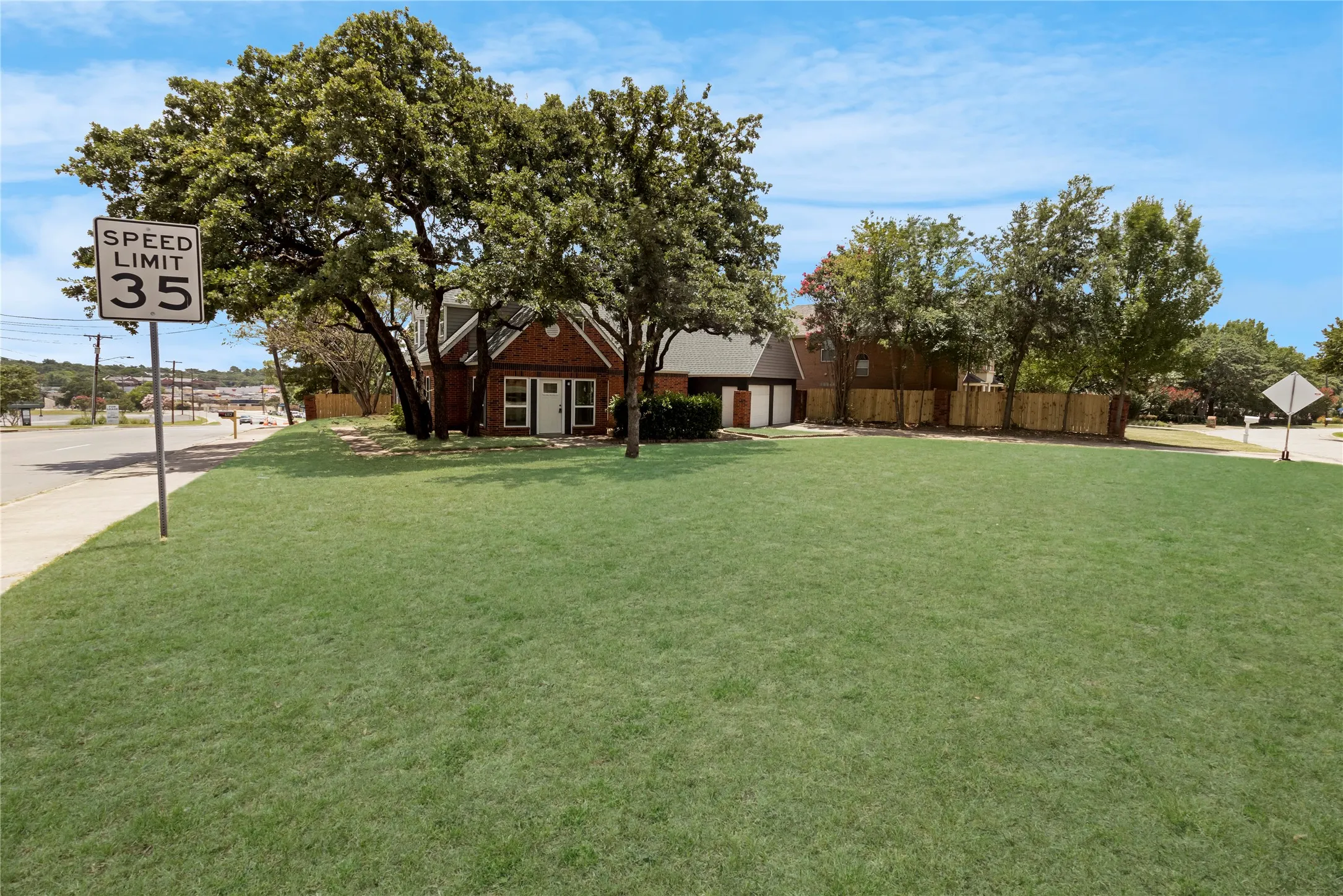 Single Family Residence For Sale in Tarrant County , 6112 W Poly Webb Road, Arlington, Texas 76016, 4 Bedroom, 3 Bathroom, 2 Garage spaces, 2,776 Sqft, built in 1988, mls#21320589, Real Estate Agent in Arlington, Homes For Sale in Tarrant county, Homes For Sale in Arlington, Realtor in Arlington Texas, Real Estate Brokerage Independent Realty Texas, Luminita Cordes Realtor