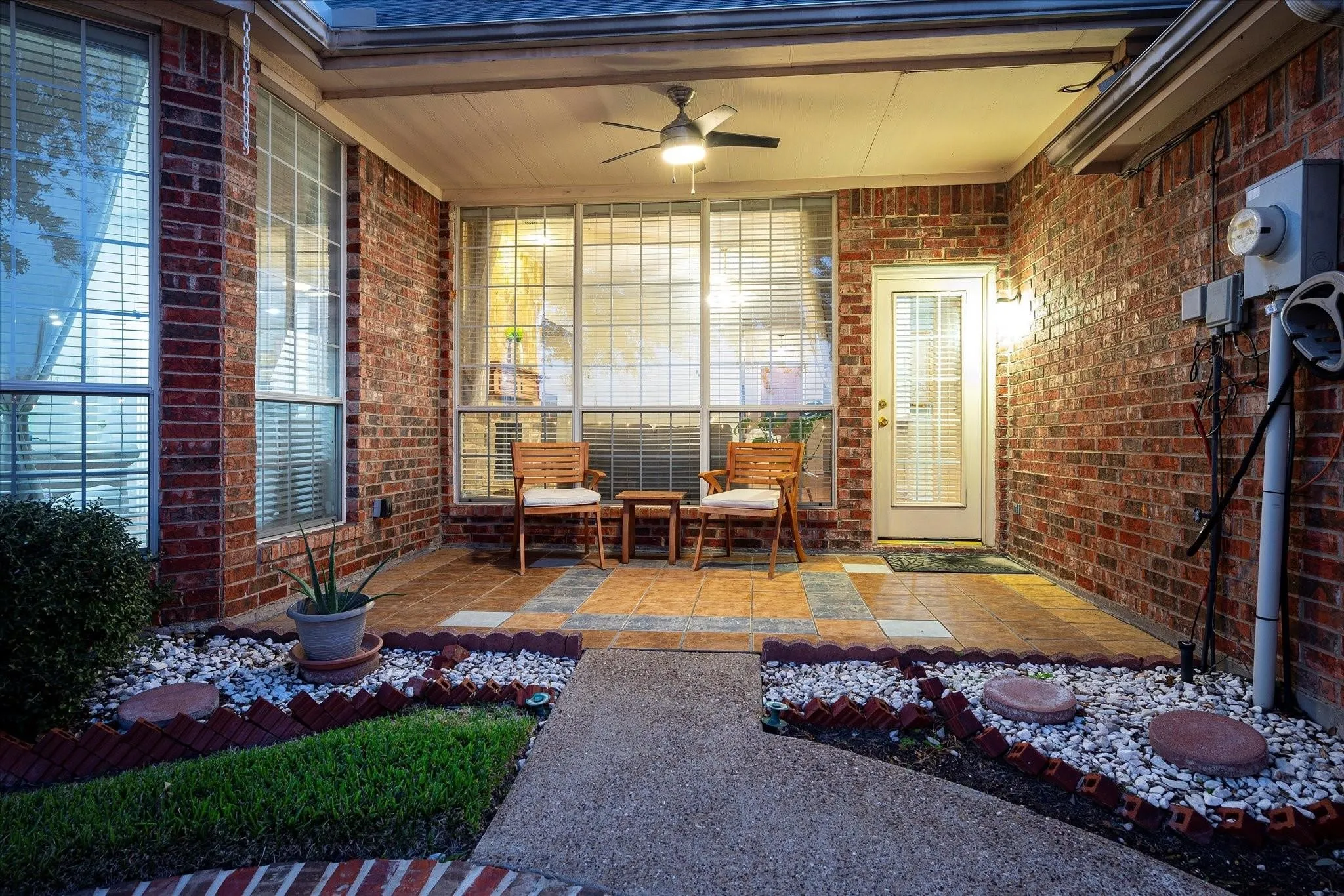 Single Family Residence For Rent in Dallas County , 7906 Munich Drive, Rowlett, Texas 75089, 4 Bedroom, 2 Bathroom, 2 Garage spaces, 2,218 Sqft, built in 2001, mls#21320594, Real Estate Agent in Rowlett, Homes For Rent in Dallas county, Homes For Rent in Rowlett, Realtor in Rowlett Texas, Real Estate Brokerage Independent Realty Texas, Luminita Cordes Realtor