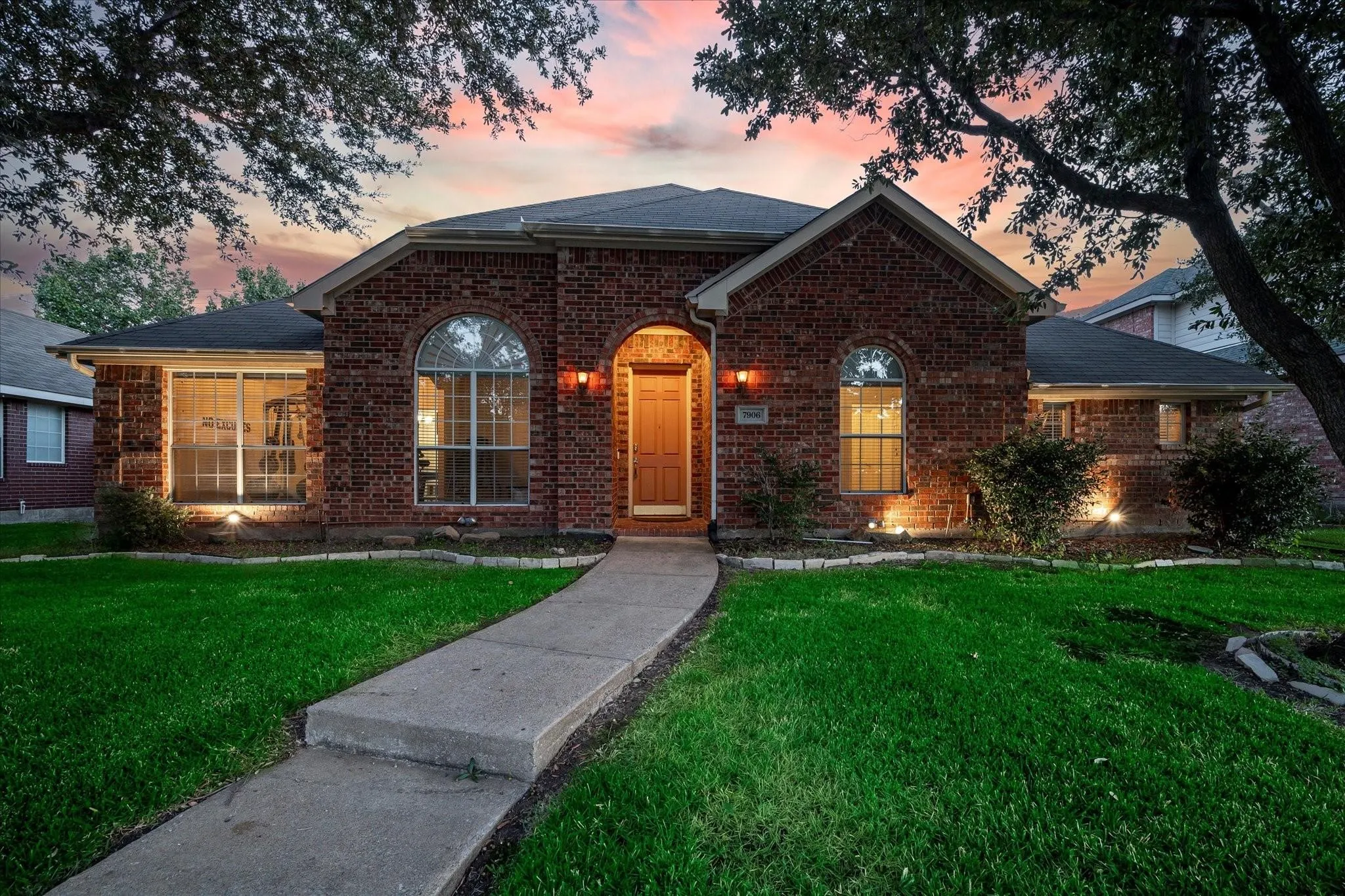 Single Family Residence For Rent in Dallas County , 7906 Munich Drive, Rowlett, Texas 75089, 4 Bedroom, 2 Bathroom, 2 Garage spaces, 2,218 Sqft, built in 2001, mls#21320594, Real Estate Agent in Rowlett, Homes For Rent in Dallas county, Homes For Rent in Rowlett, Realtor in Rowlett Texas, Real Estate Brokerage Independent Realty Texas, Luminita Cordes Realtor